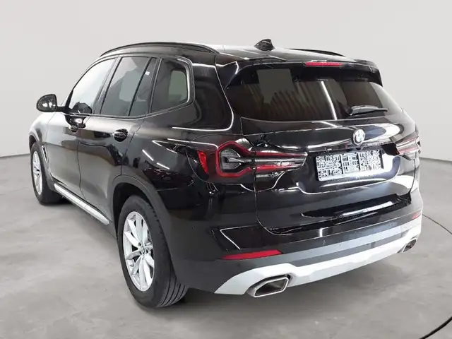 BMW X3 view 5