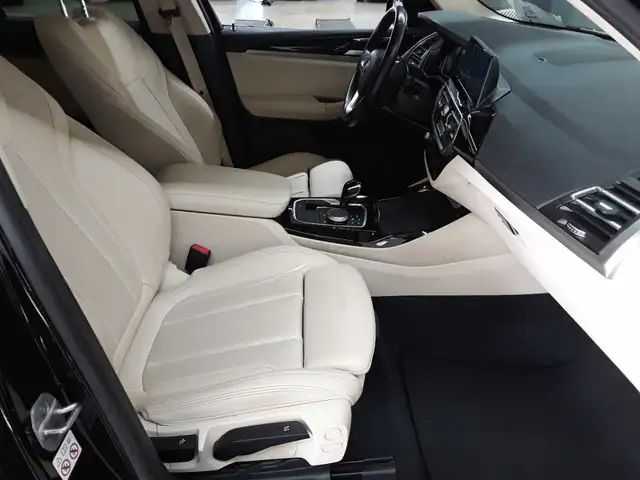 BMW X3 view 8