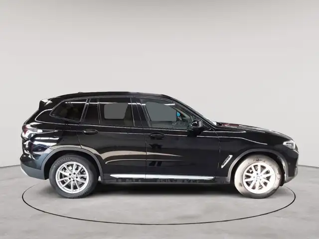 BMW X3 view 3