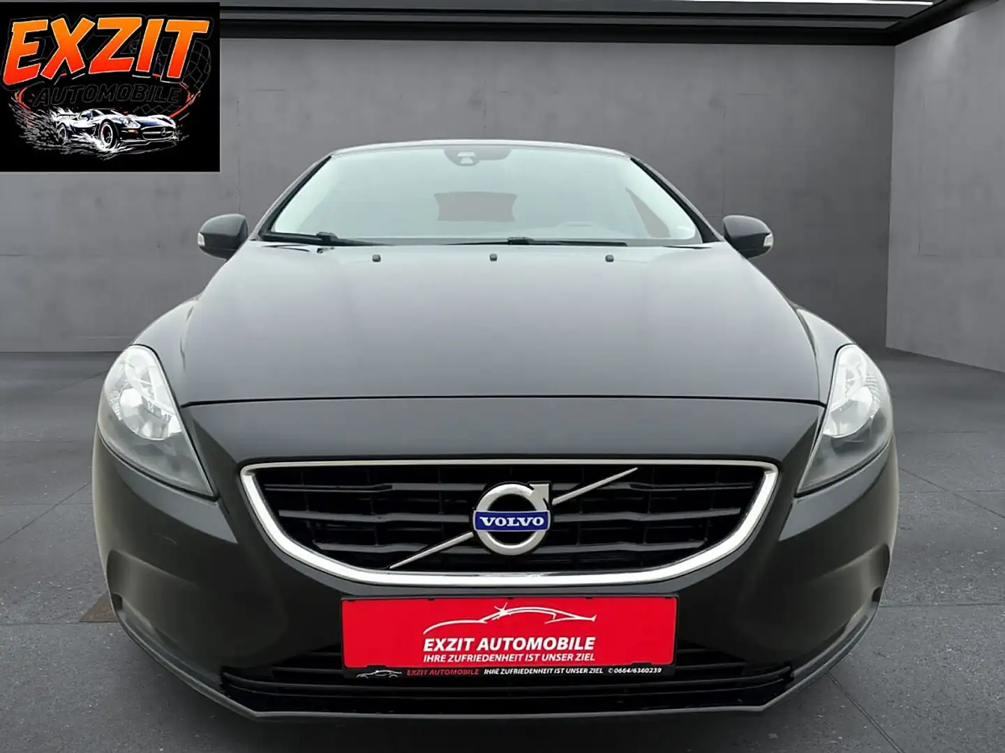 Volvo V40 D2 Momentum Schwarz - 2