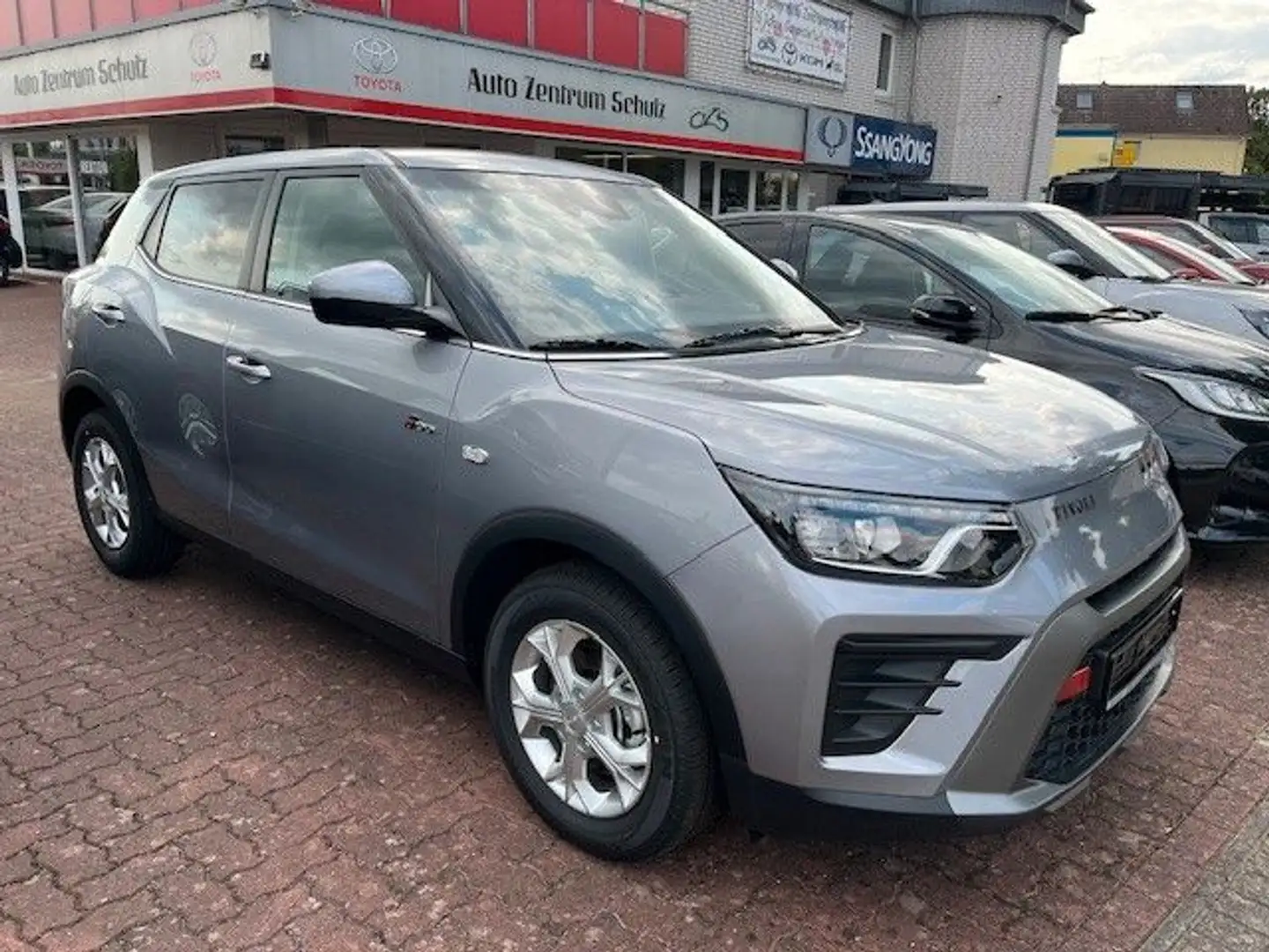KGM Tivoli TIVOLI 1.5 T-GDI NOMAD,AUTOMATIK Silber - 1