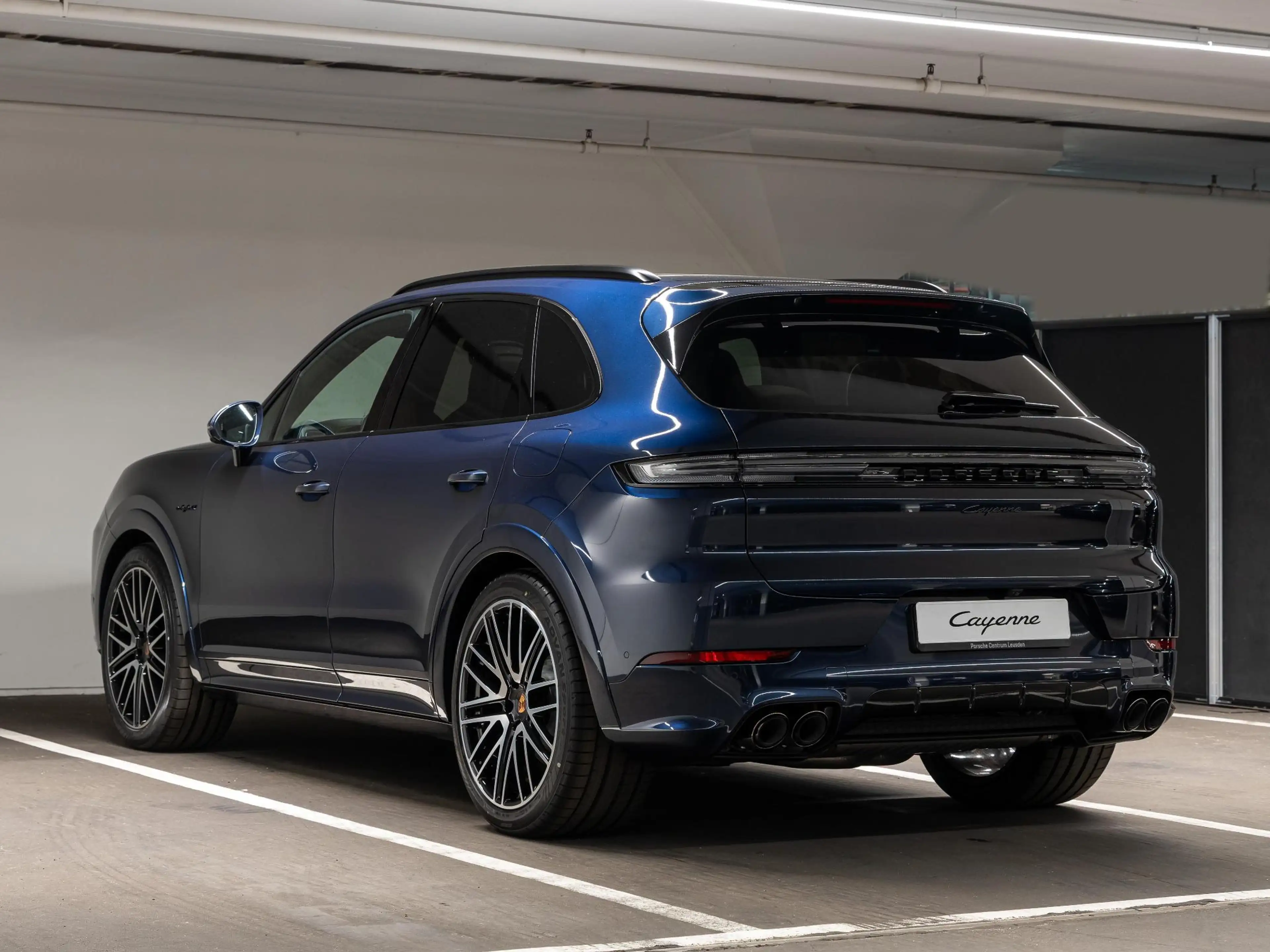 Porsche Cayenne 3.0 E-Hybrid Black Edition — photo 3