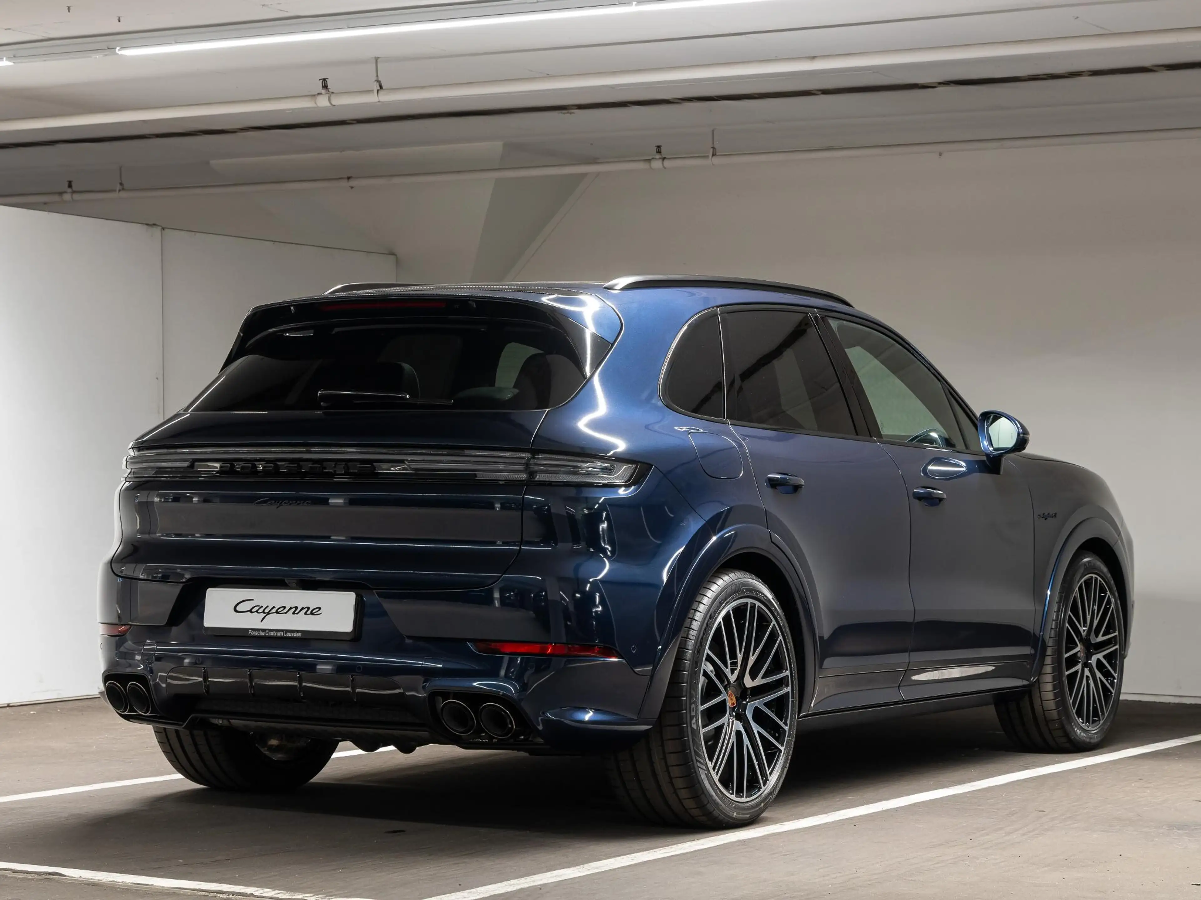 Porsche Cayenne 3.0 E-Hybrid Black Edition — photo 8