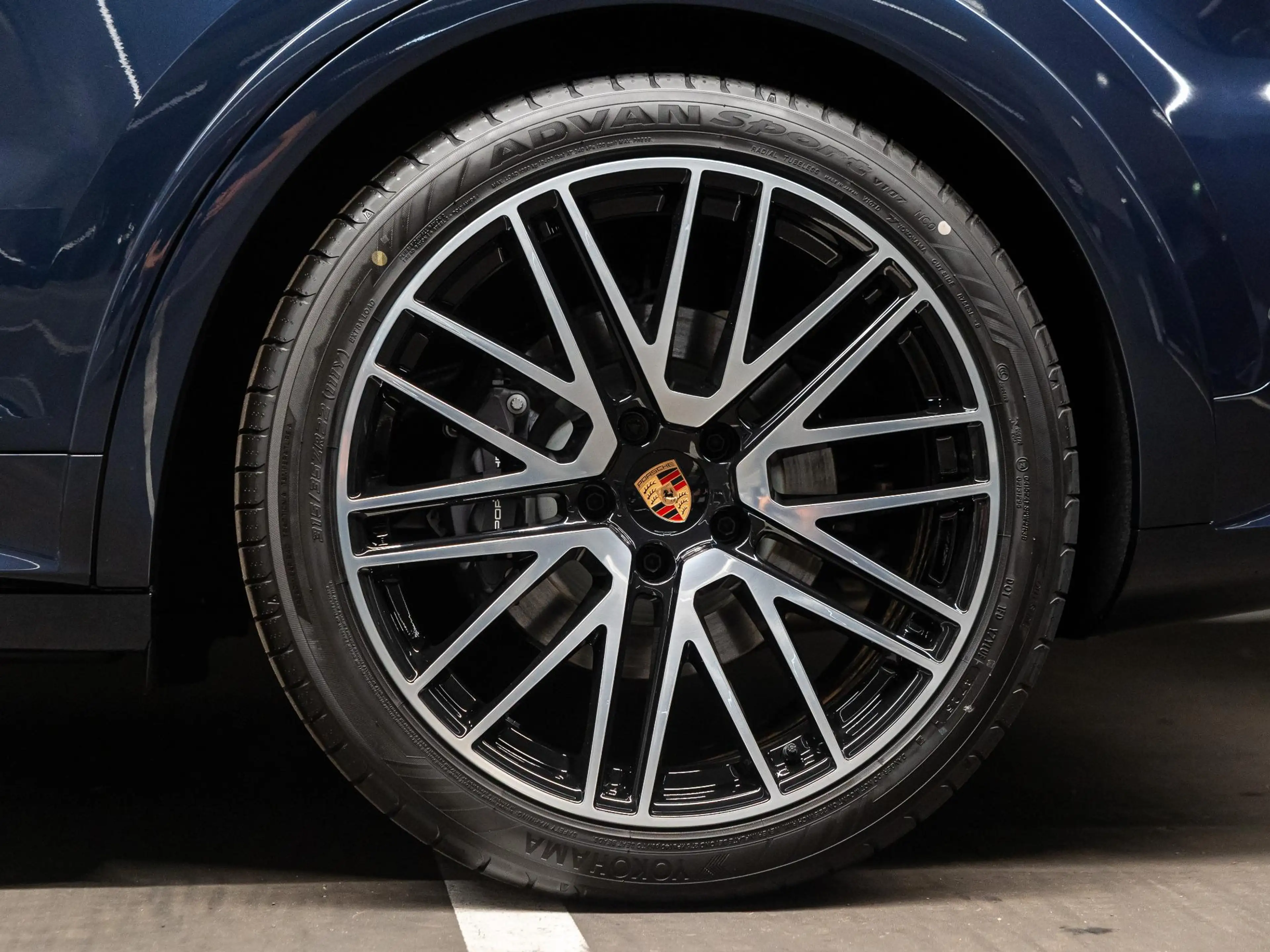 Porsche Cayenne 3.0 E-Hybrid Black Edition — photo 13