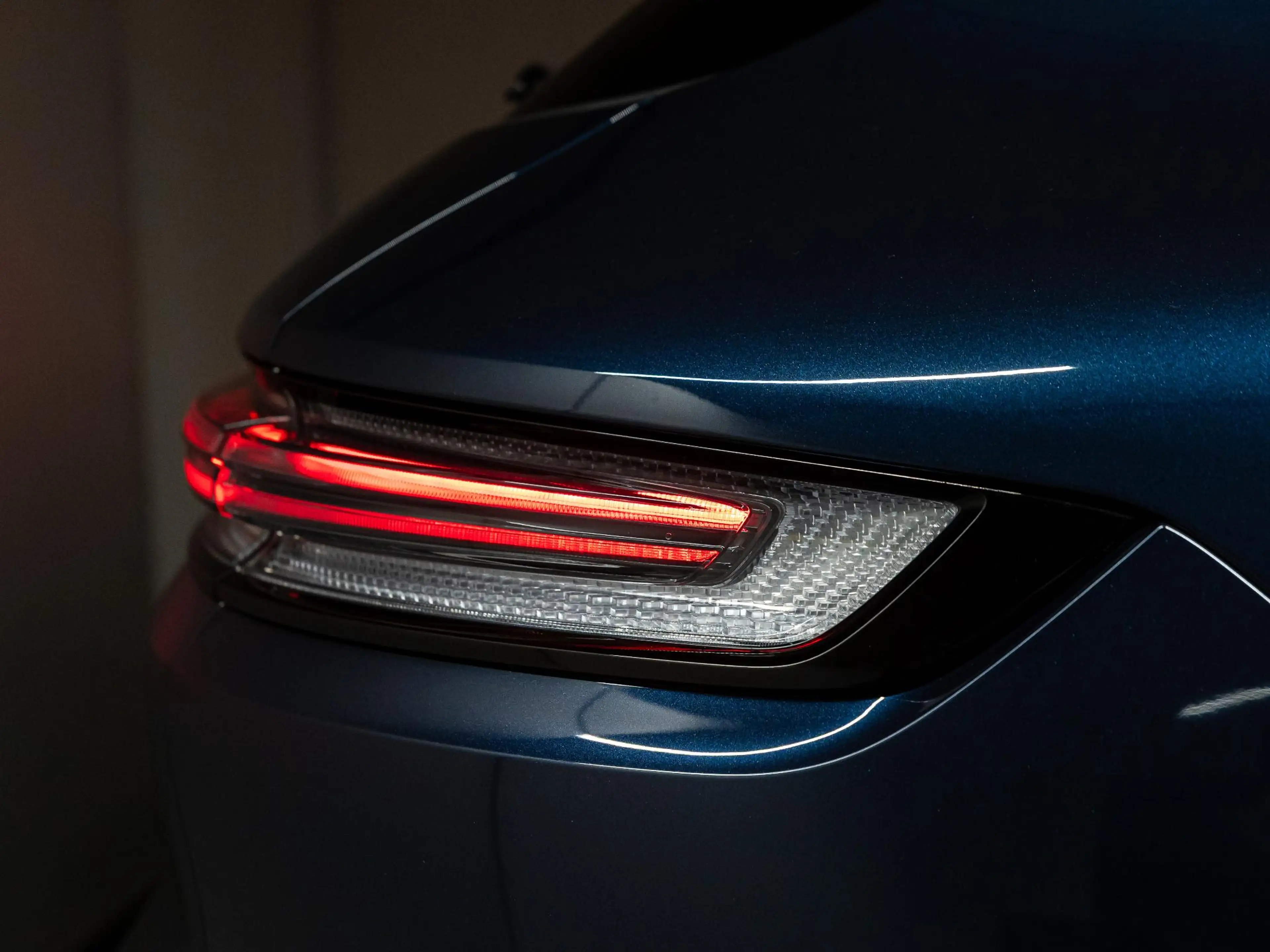 Porsche Cayenne 3.0 E-Hybrid Black Edition — photo 9