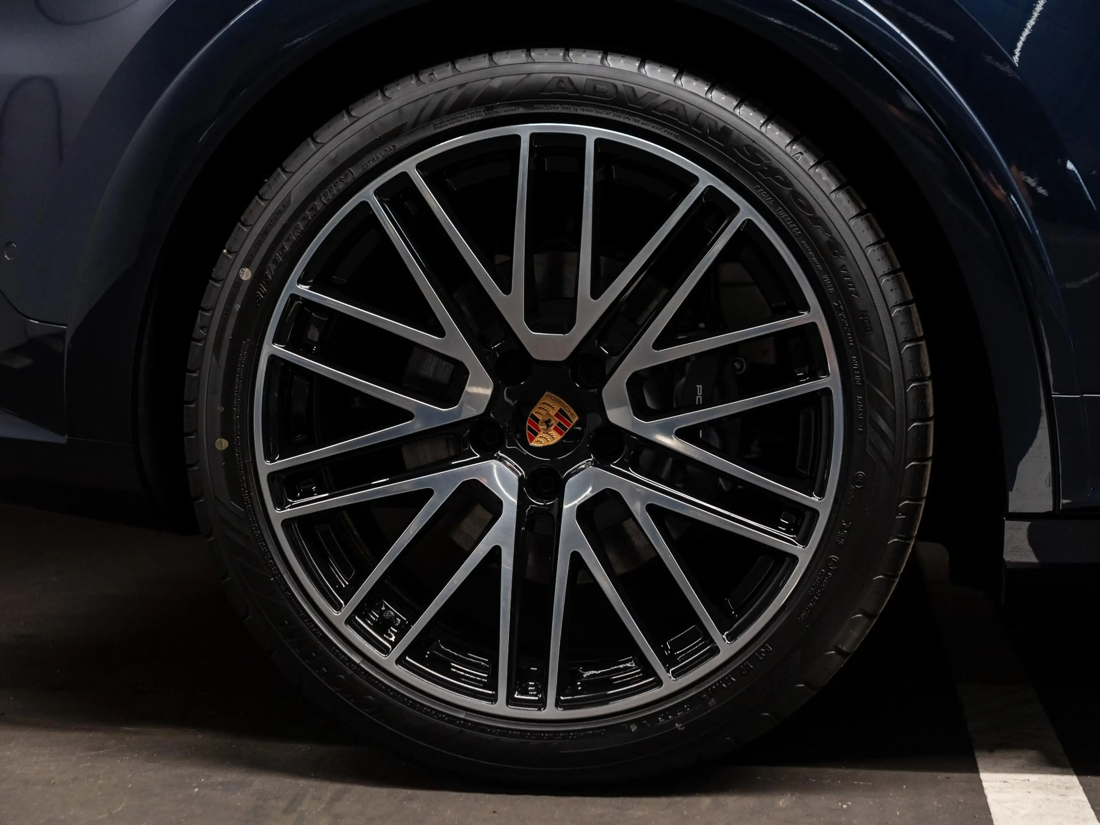 Porsche Cayenne 3.0 E-Hybrid Black Edition — photo 11