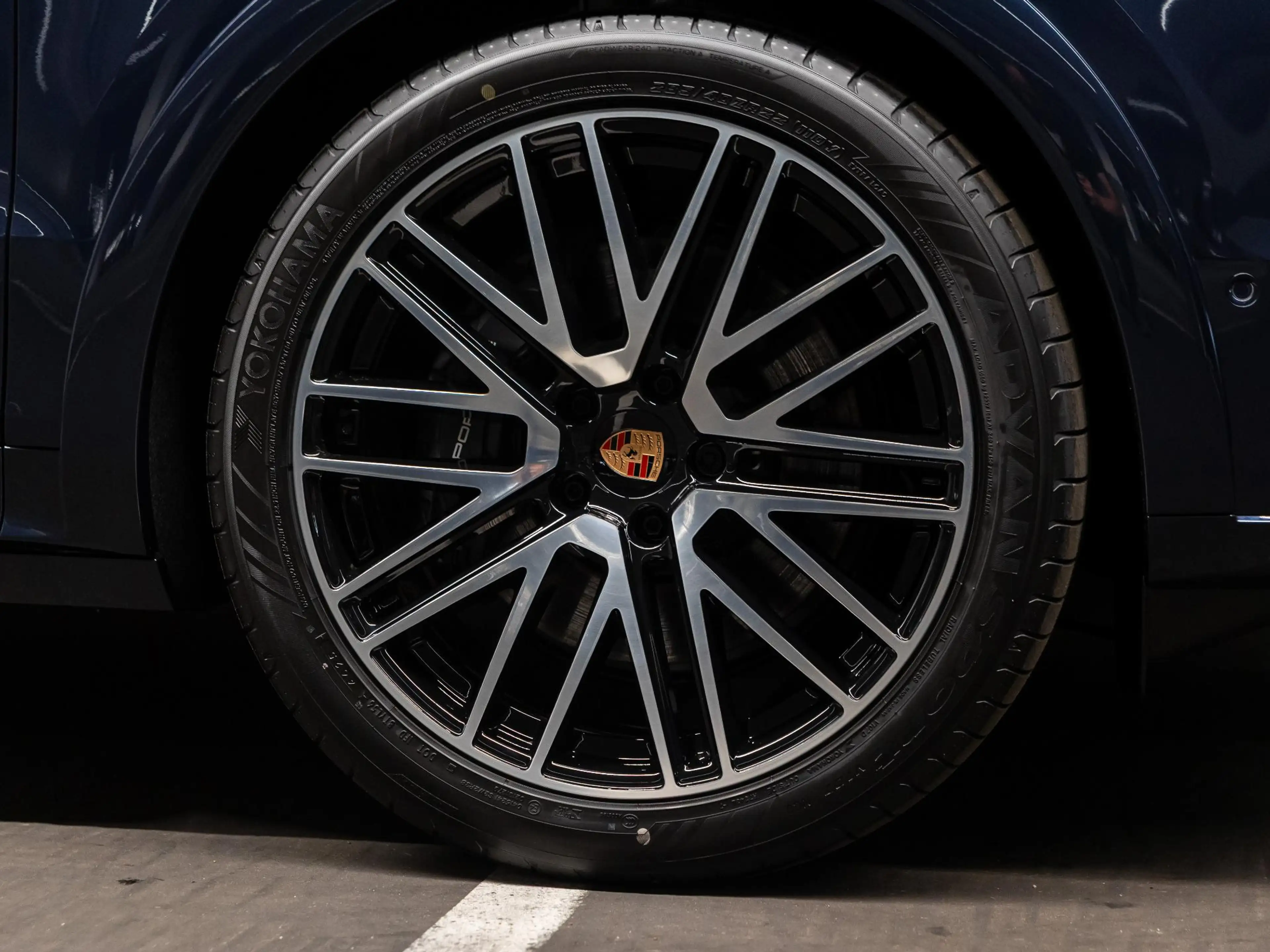 Porsche Cayenne 3.0 E-Hybrid Black Edition — photo 14
