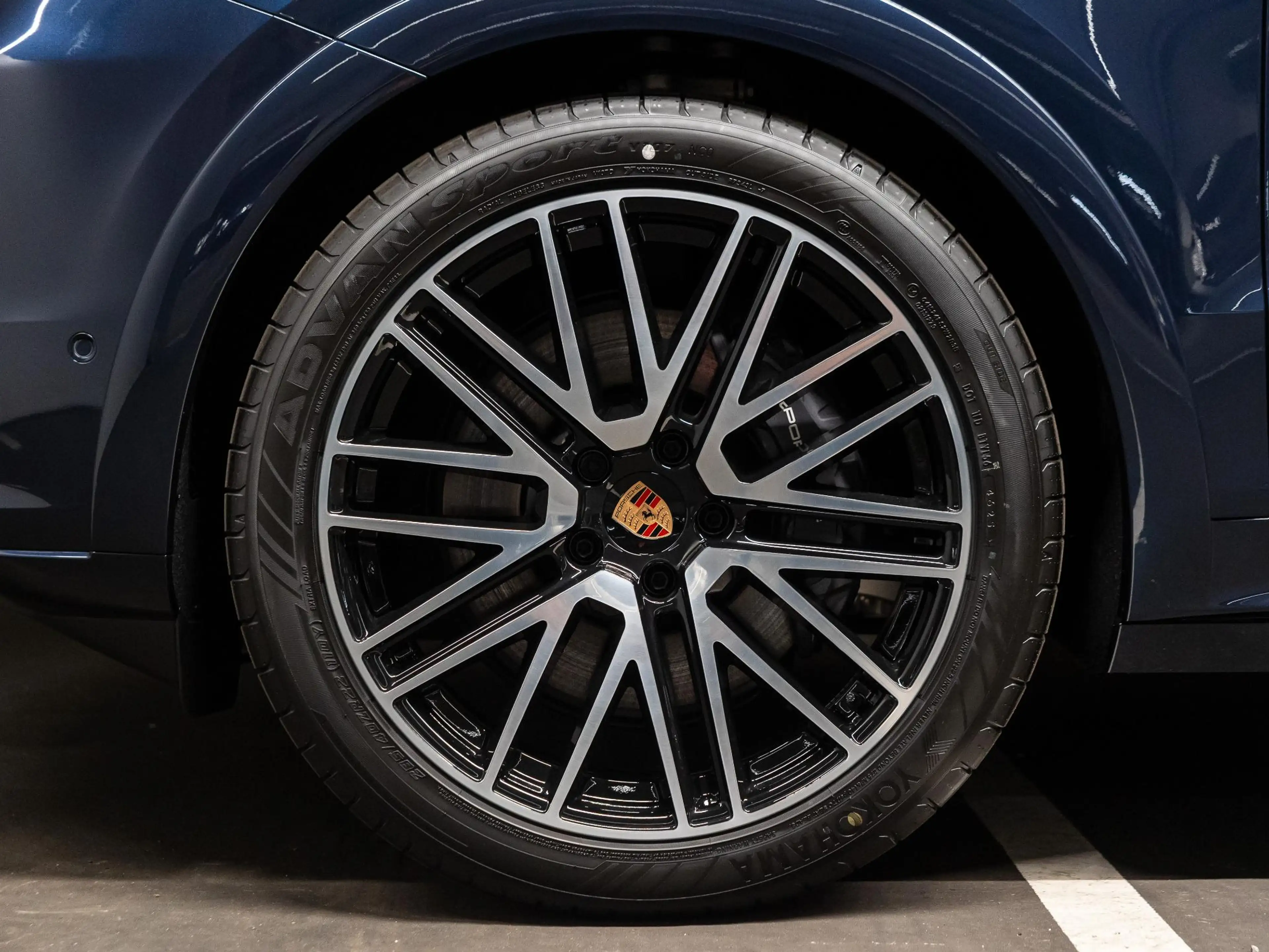 Porsche Cayenne 3.0 E-Hybrid Black Edition — photo 12