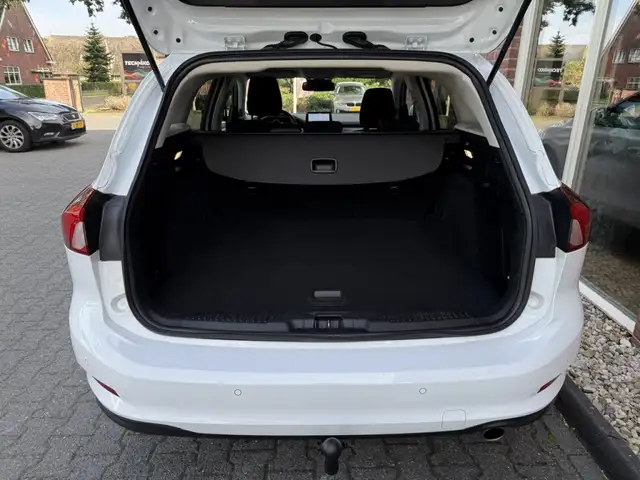 Ford Focus view 6