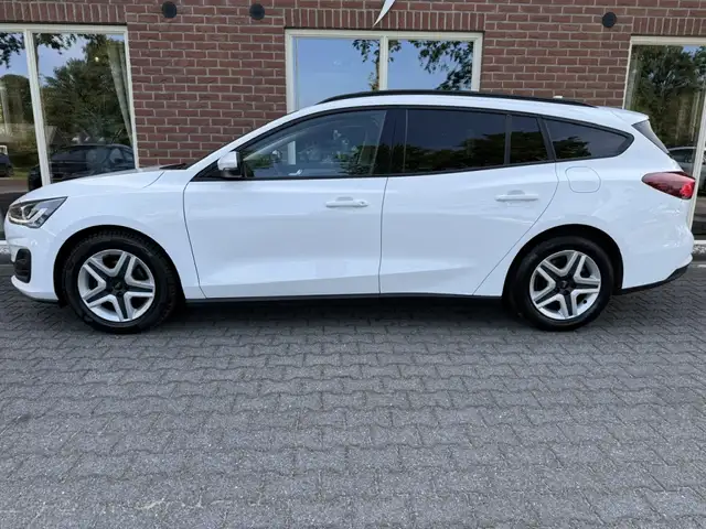 Ford Focus view 2