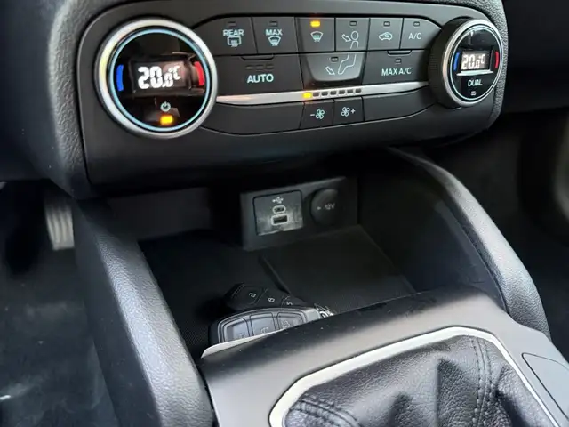 Ford Focus view 23