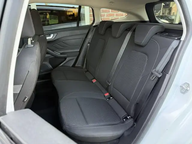 Ford Focus view 5