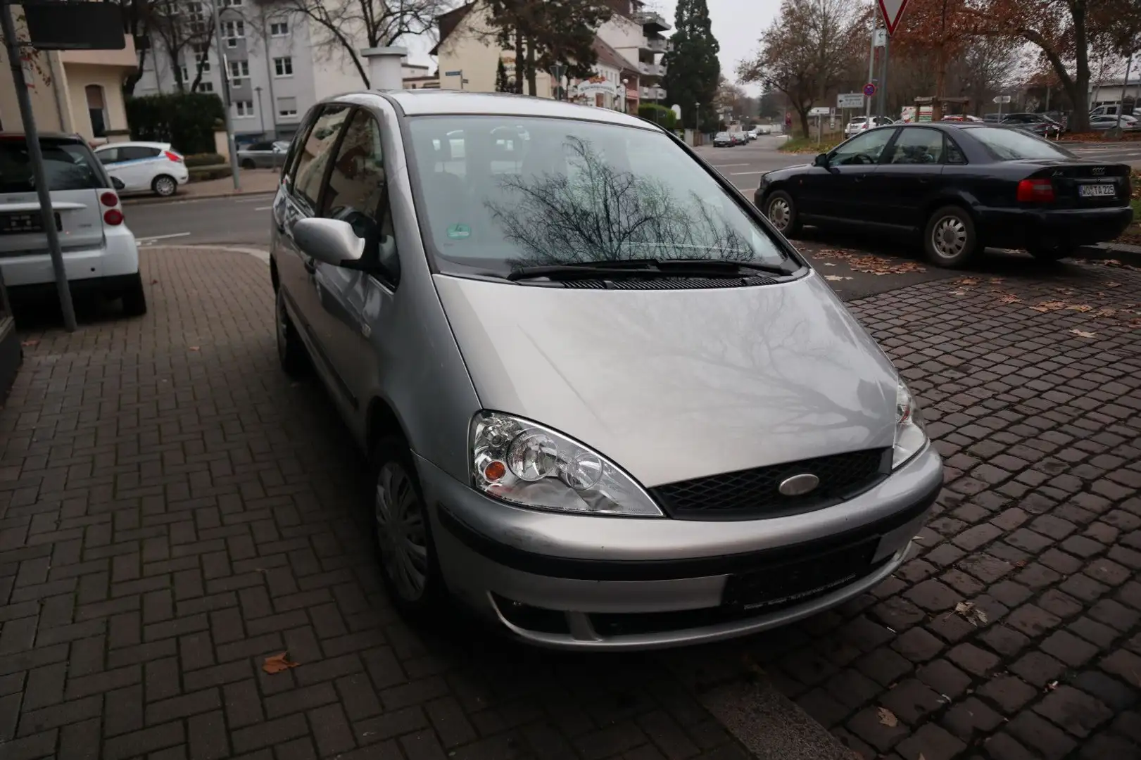 Ford Galaxy Ambiente 1.9 TDI 2.Hand/Klima/Tuv/AHK Plateado - 1