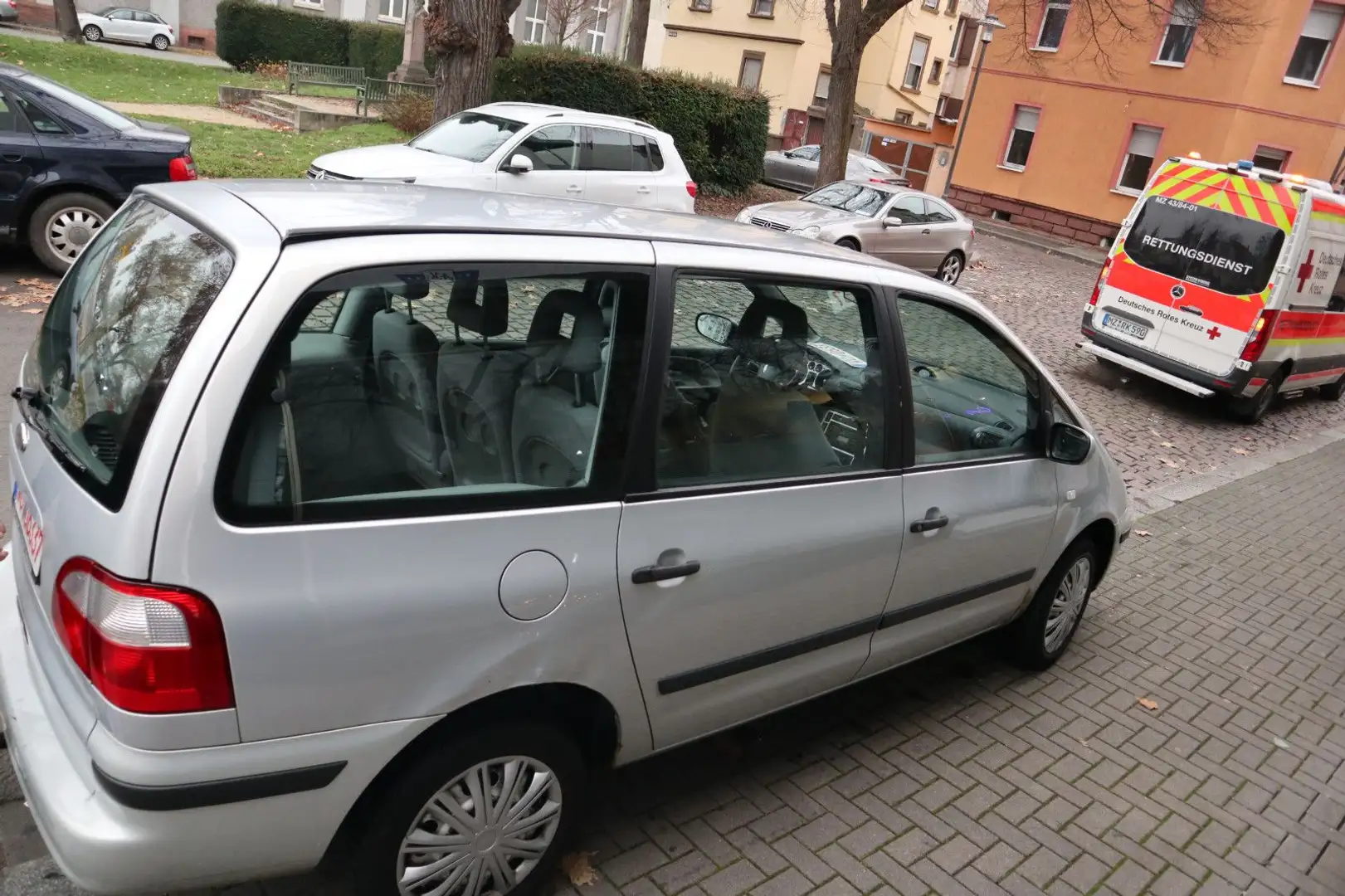 Ford Galaxy Ambiente 1.9 TDI 2.Hand/Klima/Tuv/AHK Plateado - 2