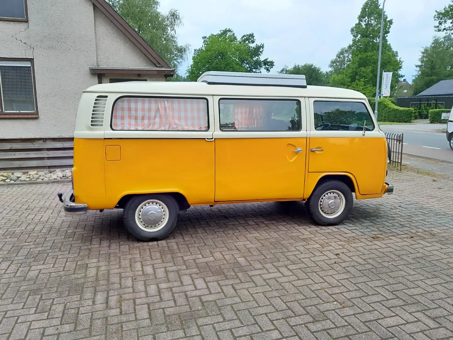 Volkswagen T2 Bus Galben - 2