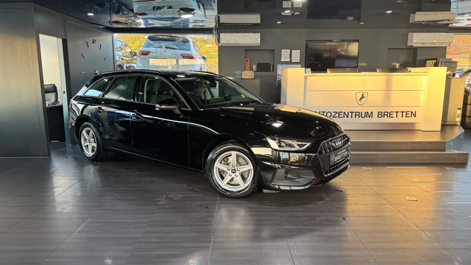 Audi A4 Avant 35 TDI*Automatik*Navi*LED Zwart - 1