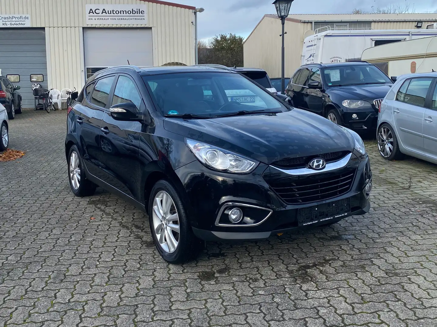 Hyundai iX35 2.0 4WD Automatik Premium Schwarz - 1