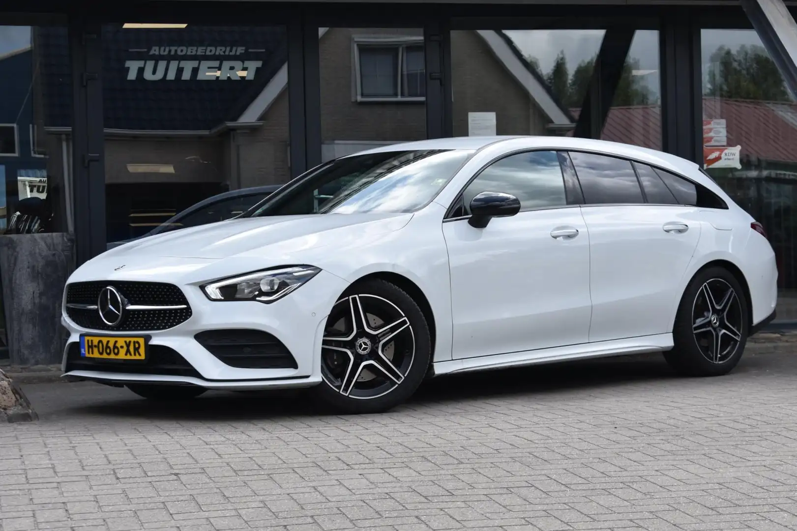 Mercedes-Benz CLA 200 Shooting Brake AMG NIGHT | SFEERVERLICHTING | TREK Wit - 1