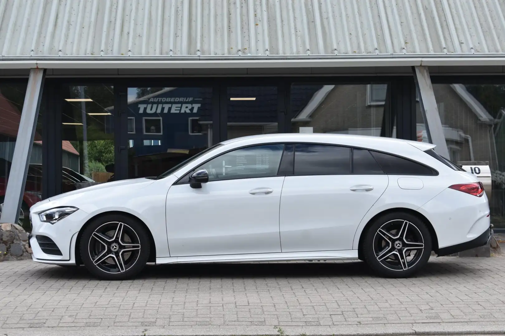 Mercedes-Benz CLA 200 Shooting Brake AMG NIGHT | SFEERVERLICHTING | TREK Wit - 2