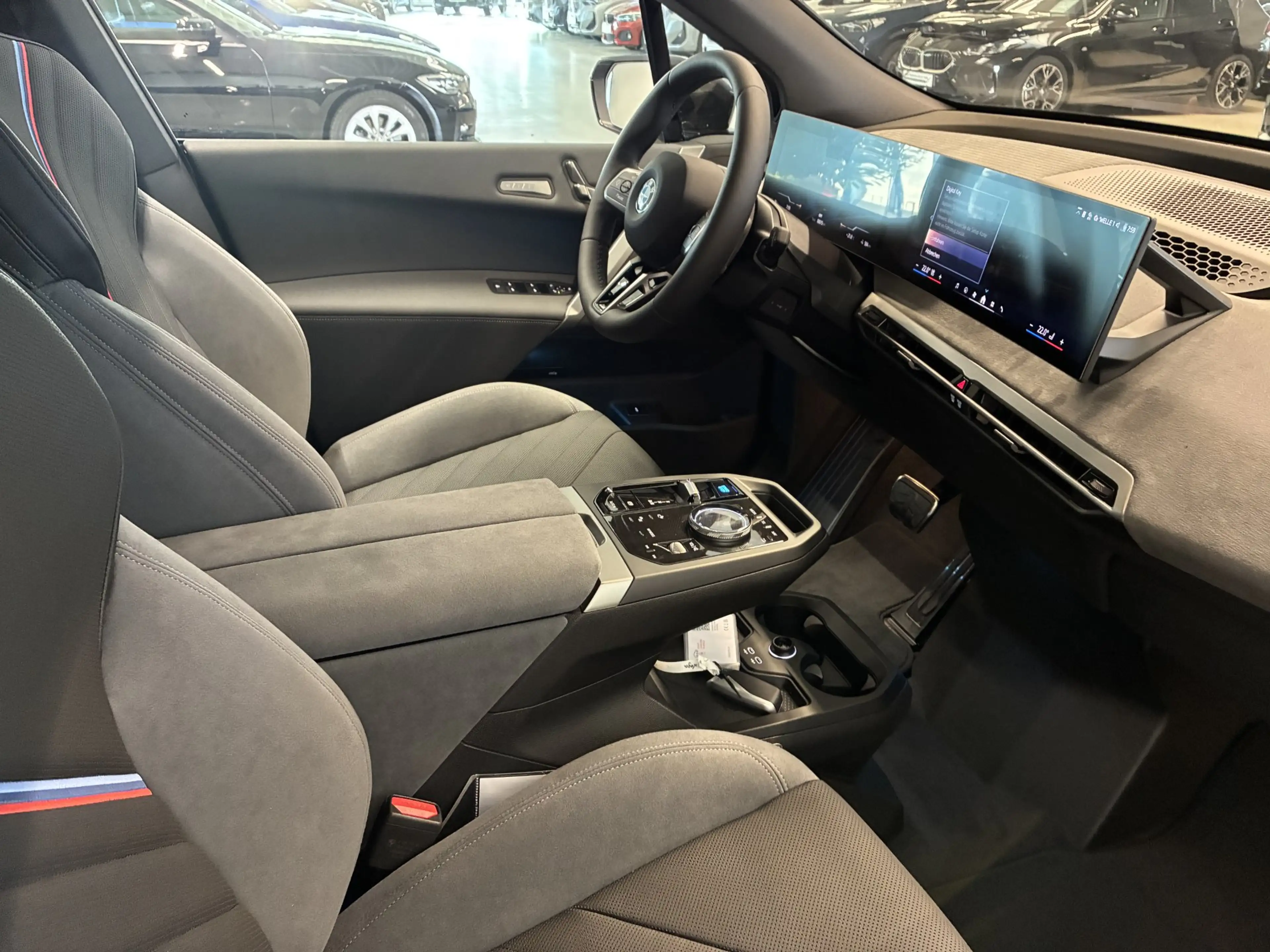 BMW iX xDrive45 — photo 10