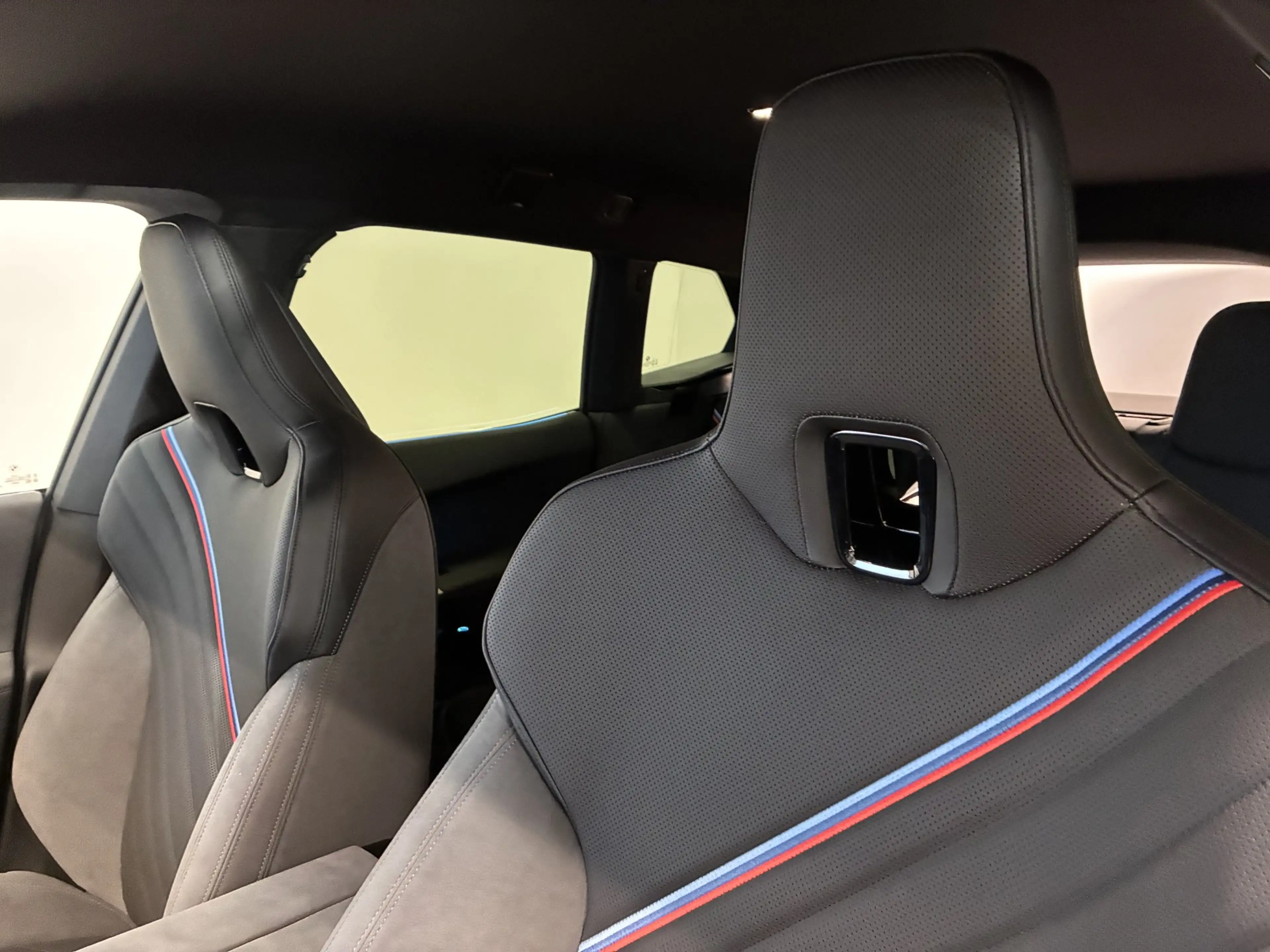 BMW iX xDrive45 — photo 9