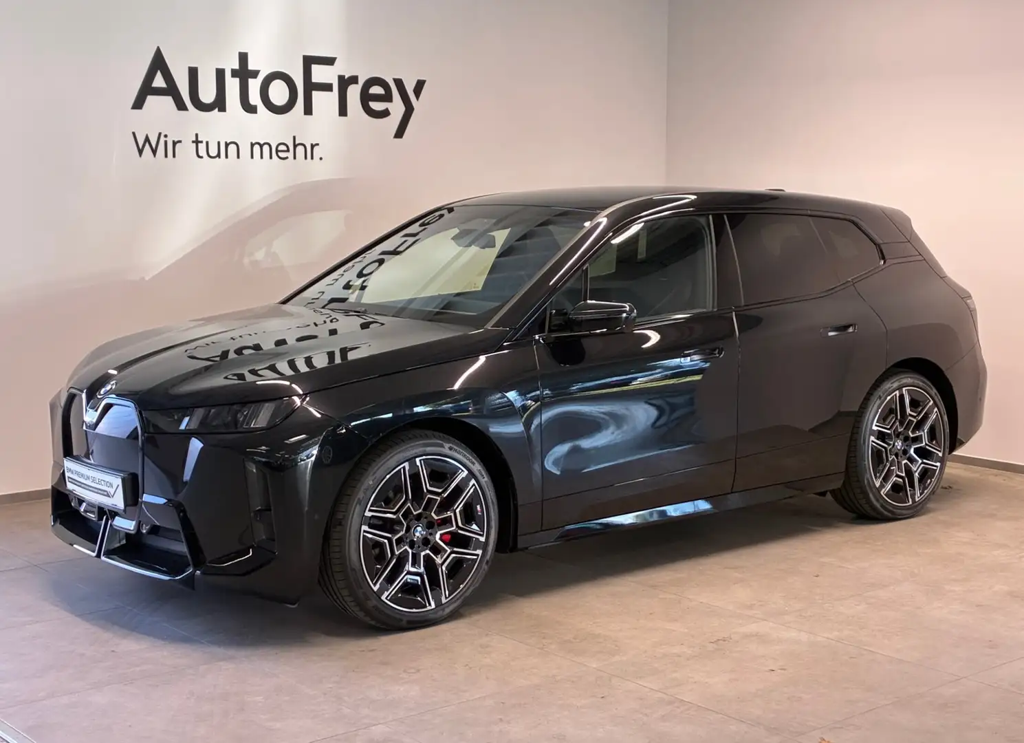 BMW iX xDrive45 Schwarz - 1