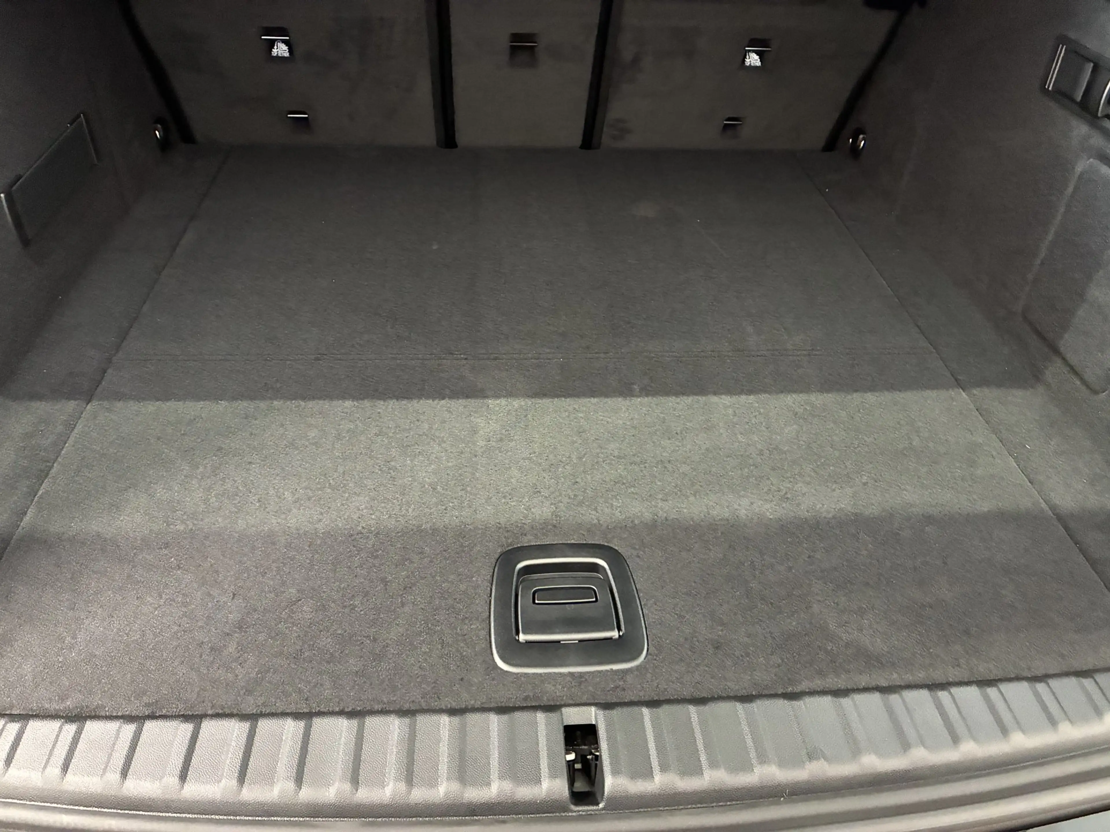 BMW iX xDrive45 — photo 7