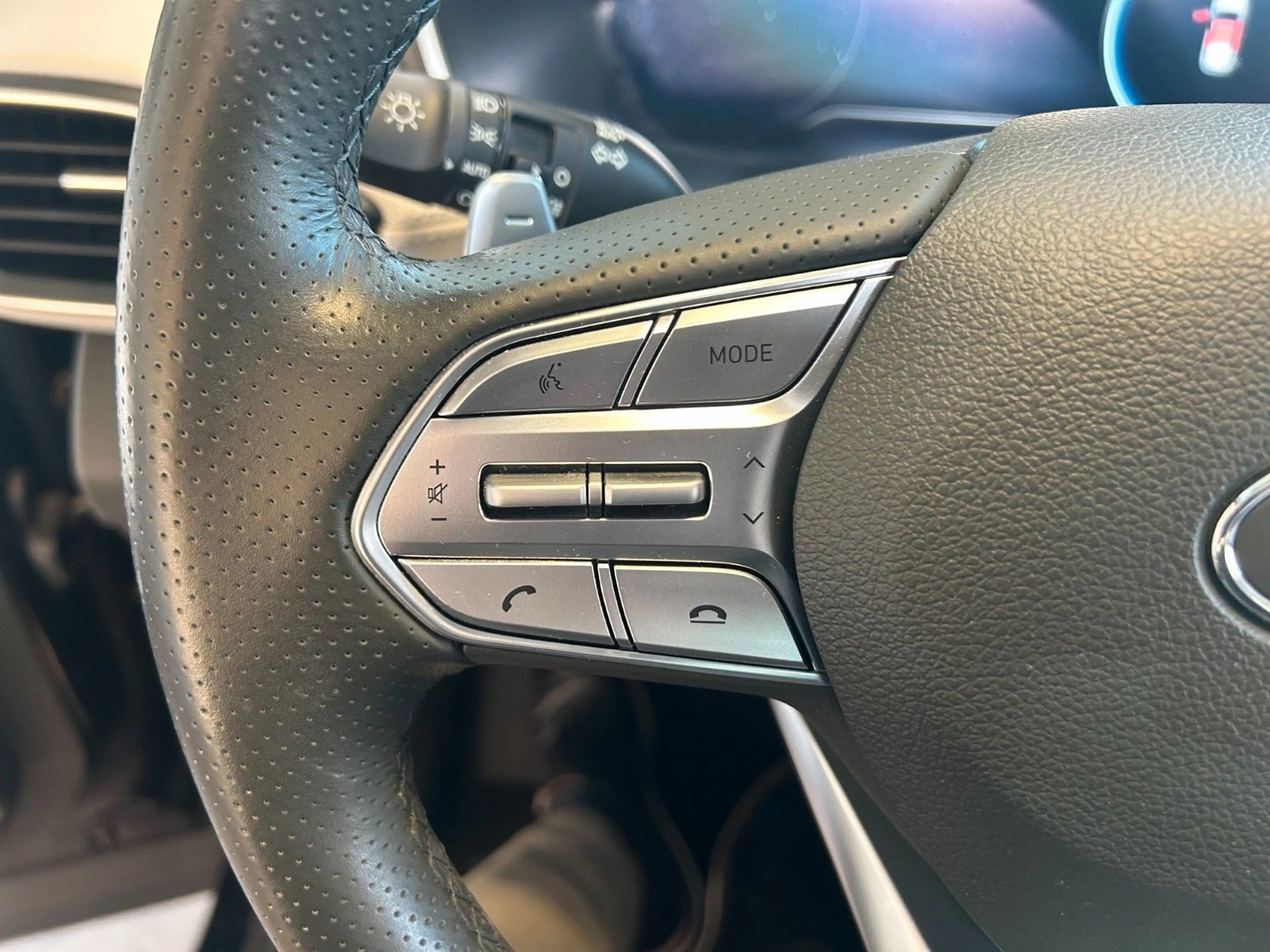 Hyundai SANTA FE 1.6 T Plug-in 4WD A/T SIGNATURE Pano — photo 15