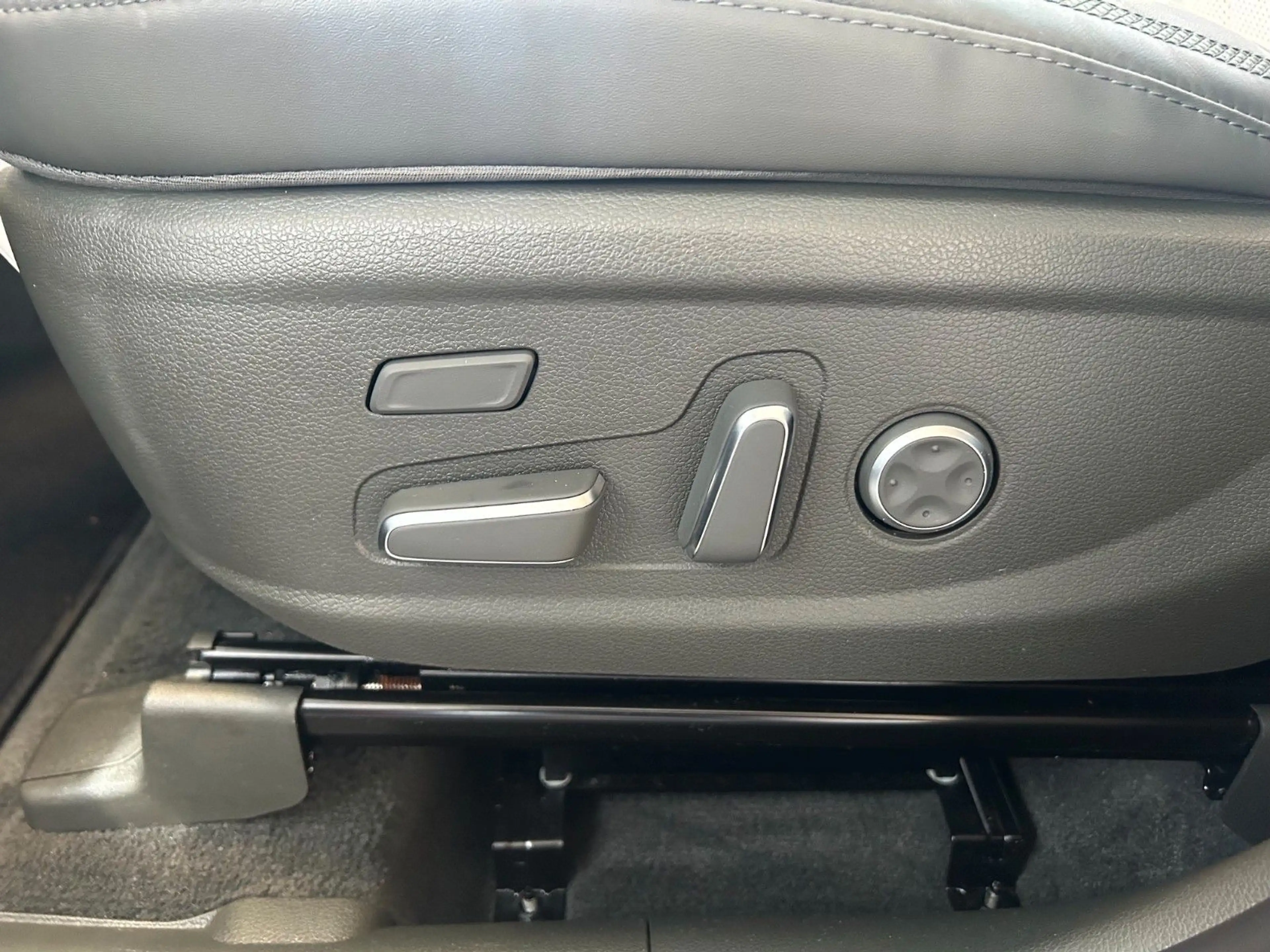 Hyundai SANTA FE 1.6 T Plug-in 4WD A/T SIGNATURE Pano — photo 12