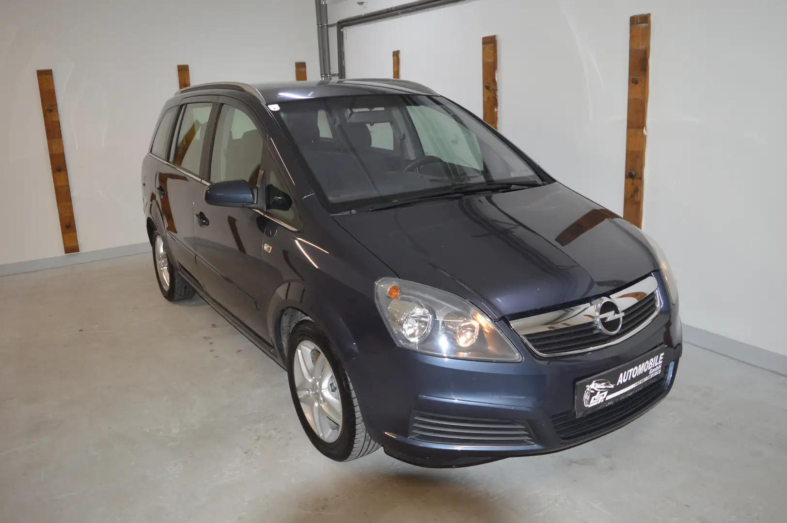 Opel Zafira 1,6 16v **Edition**7-Sitzer**Pickerl 06/26** Grau - 1
