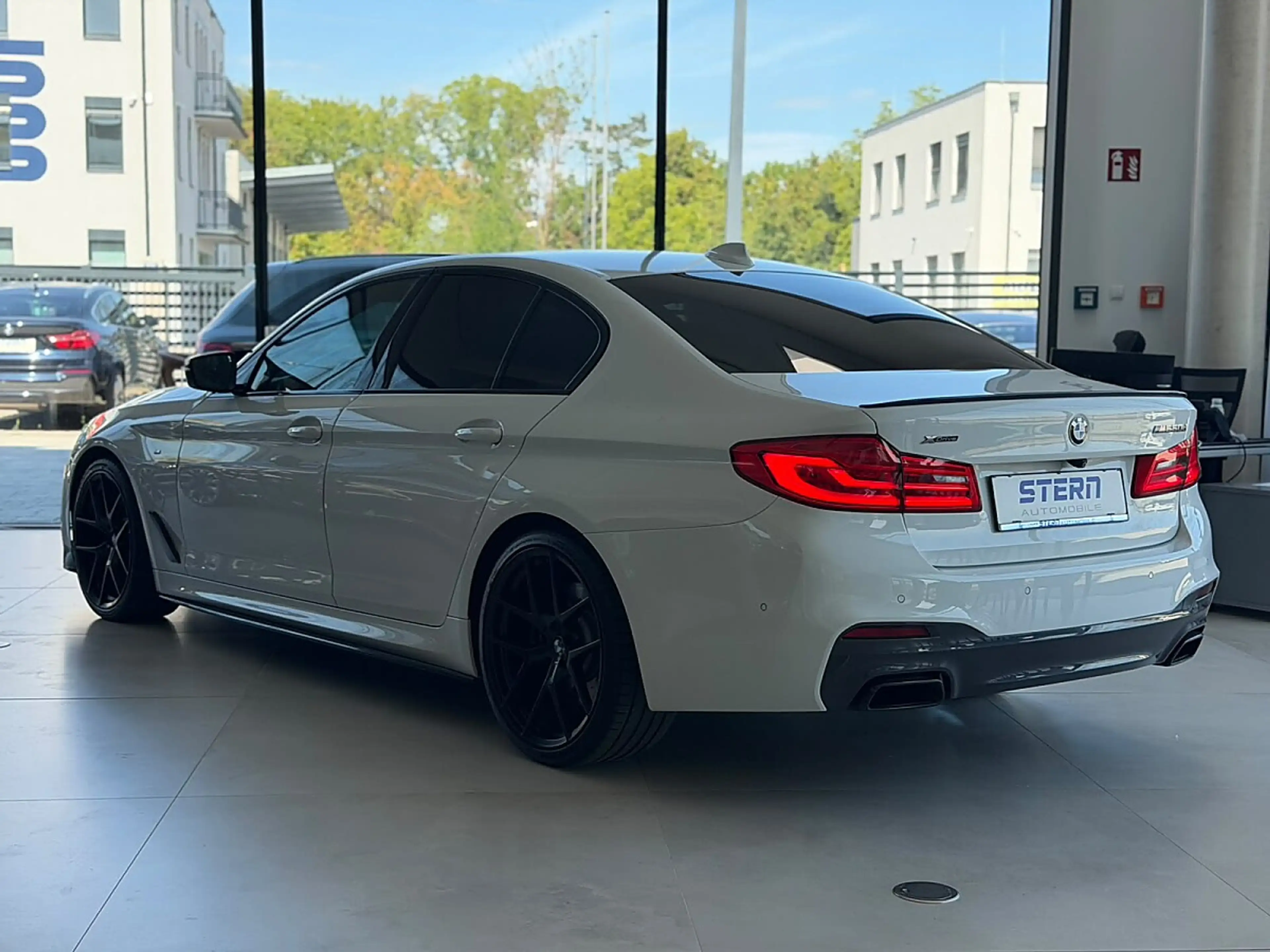 BMW M550 d xDrive *M SPORT* HARMAN KARDON* SCHIEBEDACH* ... — photo 2