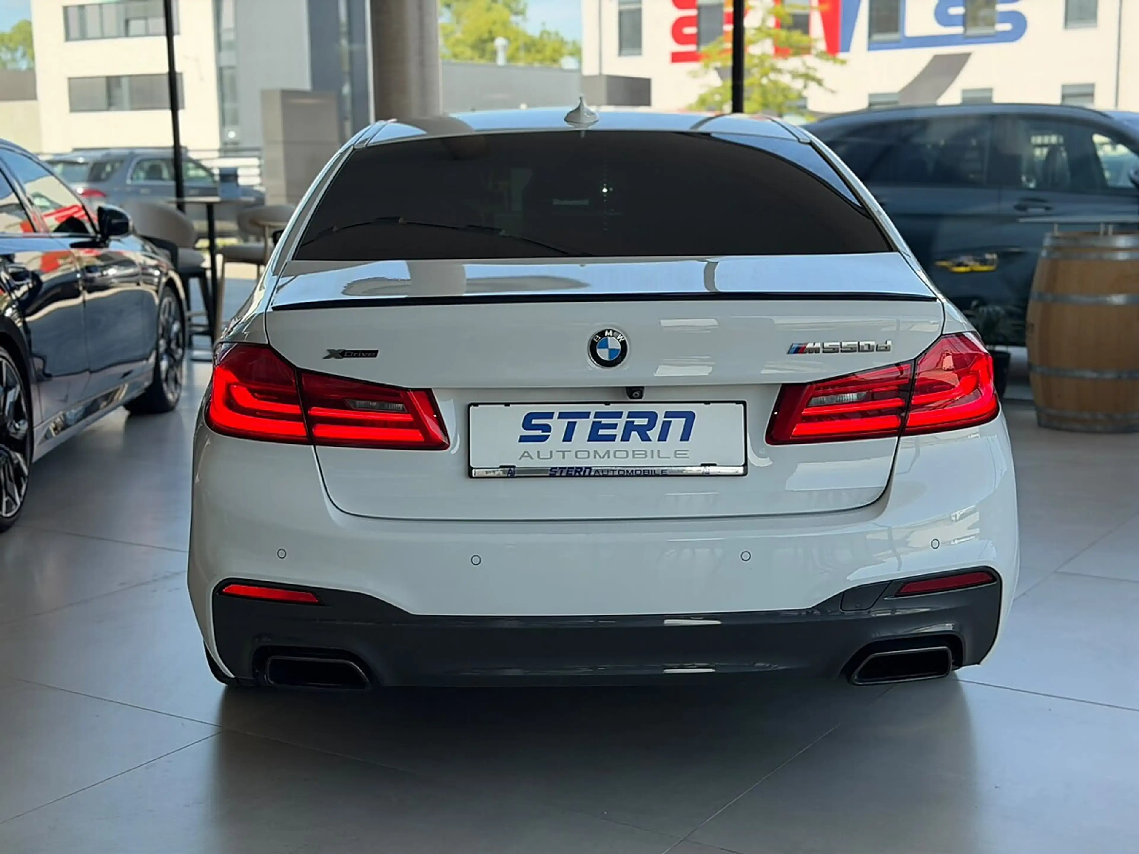 BMW M550 d xDrive *M SPORT* HARMAN KARDON* SCHIEBEDACH* ... — photo 3
