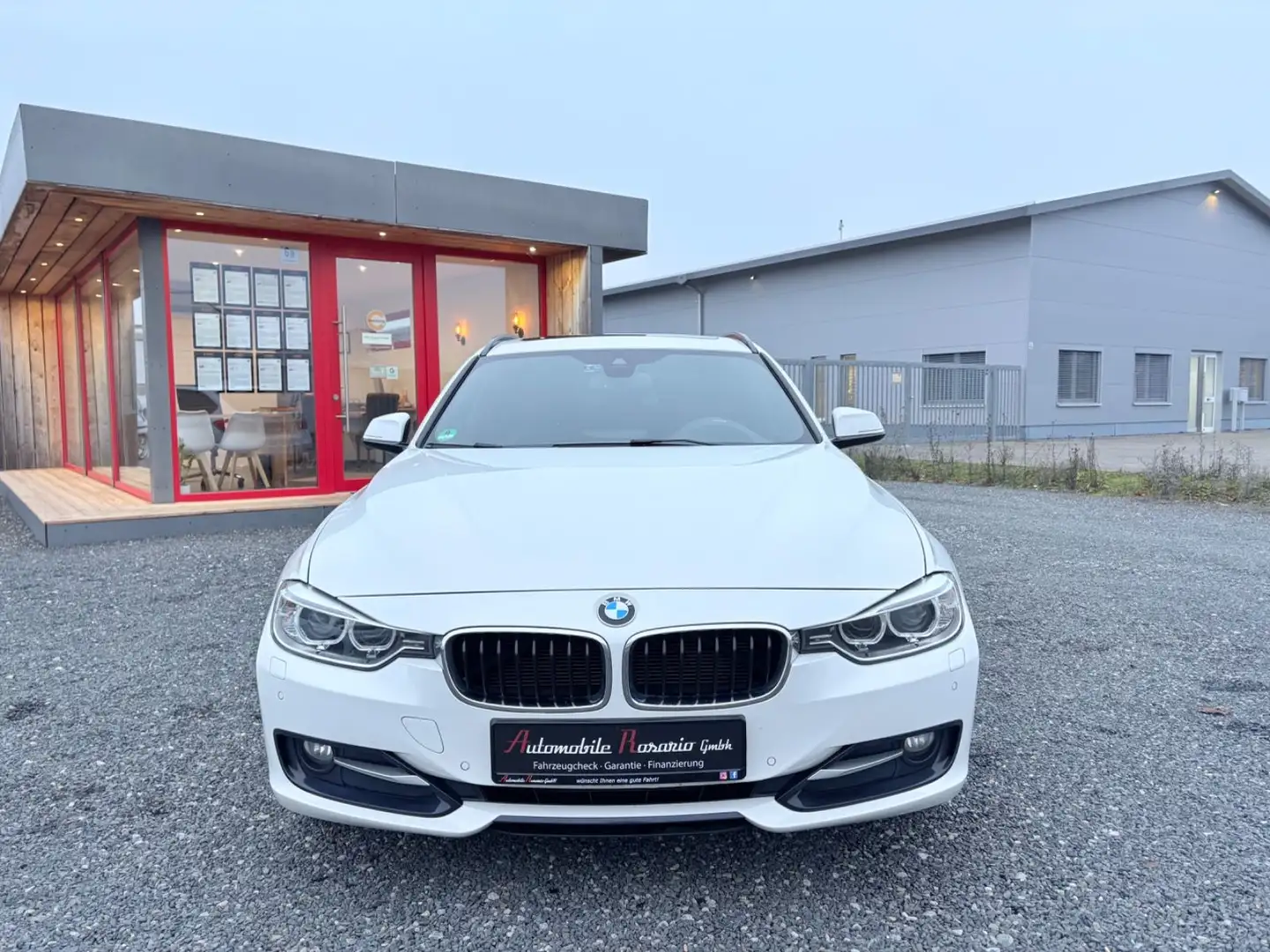 BMW 320 d Touring Sport Line HUD SHZ AHK PANO INDIVID Weiß - 2