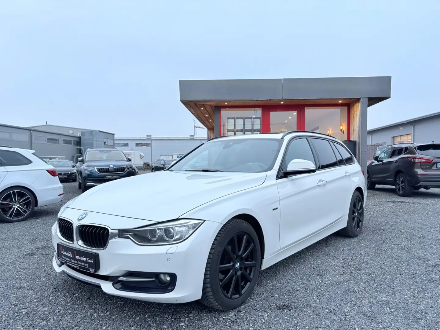 BMW 320 d Touring Sport Line HUD SHZ AHK PANO INDIVID Weiß - 1