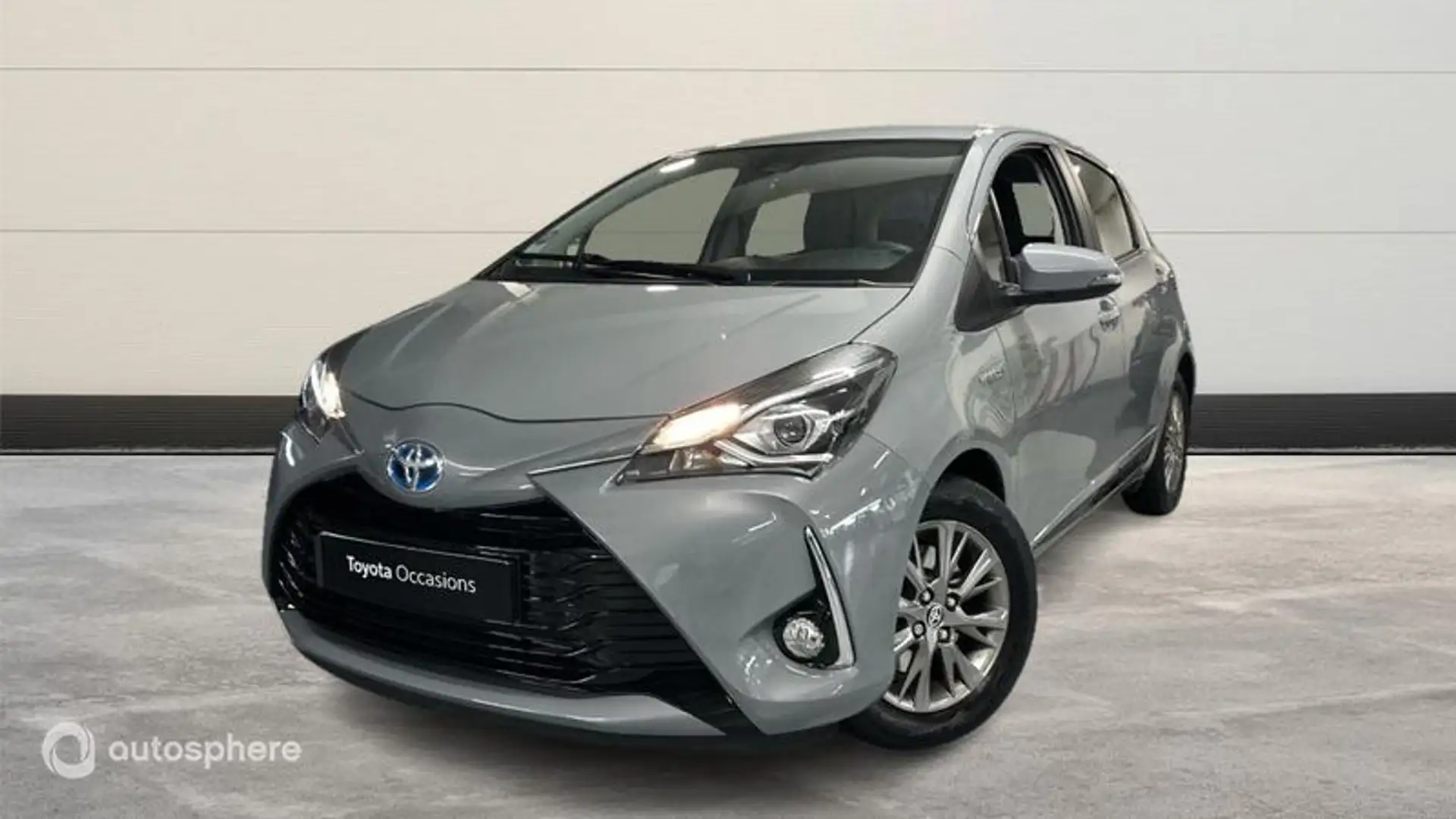 Toyota Yaris 100h Dynamic 5p RC19 - 1