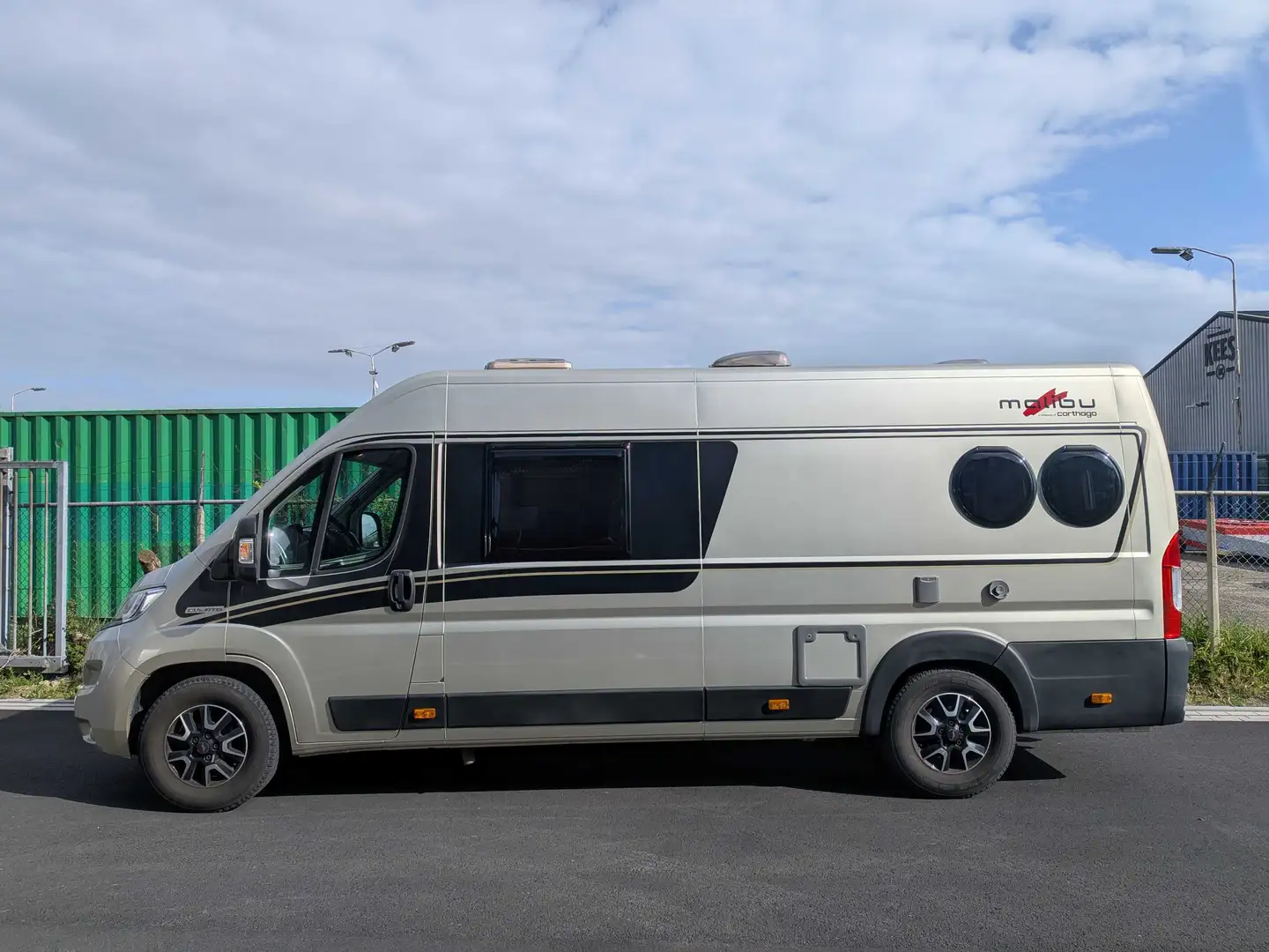 Caravans-Wohnm Carthago Malibu 640 LE Grau - 2