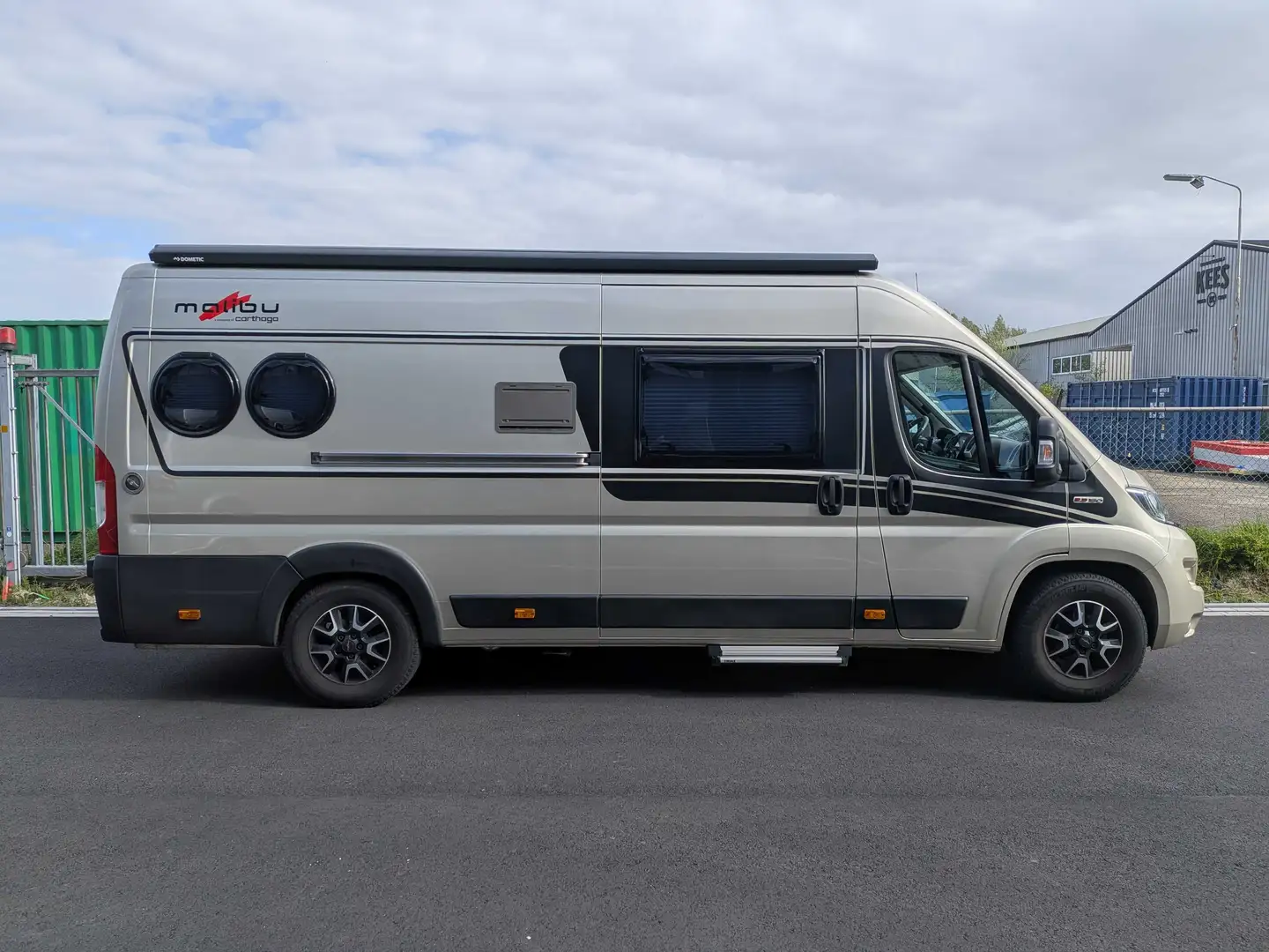 Caravans-Wohnm Carthago Malibu 640 LE Grau - 1