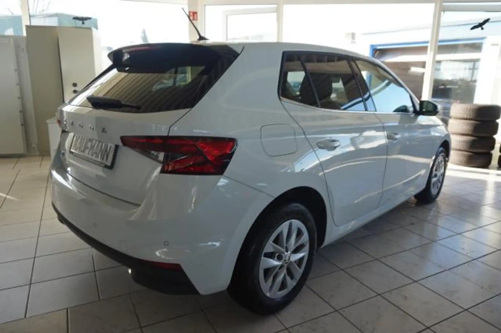 Skoda Fabia FABIA STYLE 110 PS DSG SHZ PDC APP TEMPOMAT LM Weiß - 2