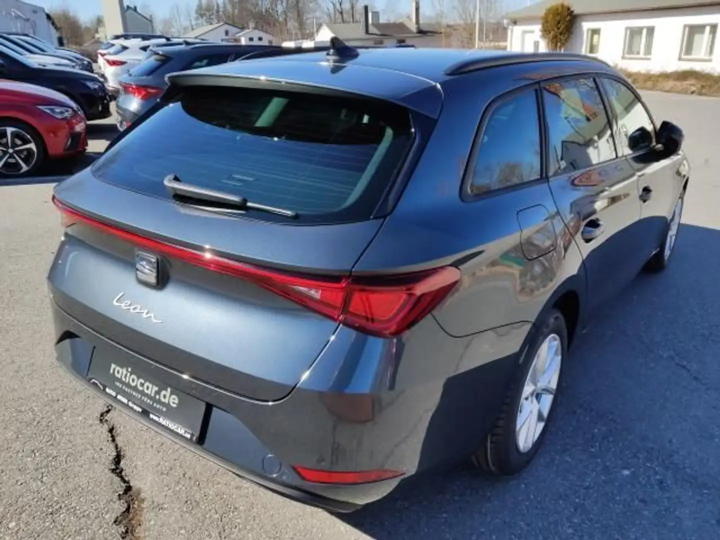 SEAT Leon LEON SPORTSTOURER ROAD EDITION 1.5 TSI NAVI SHZ Grau - 2