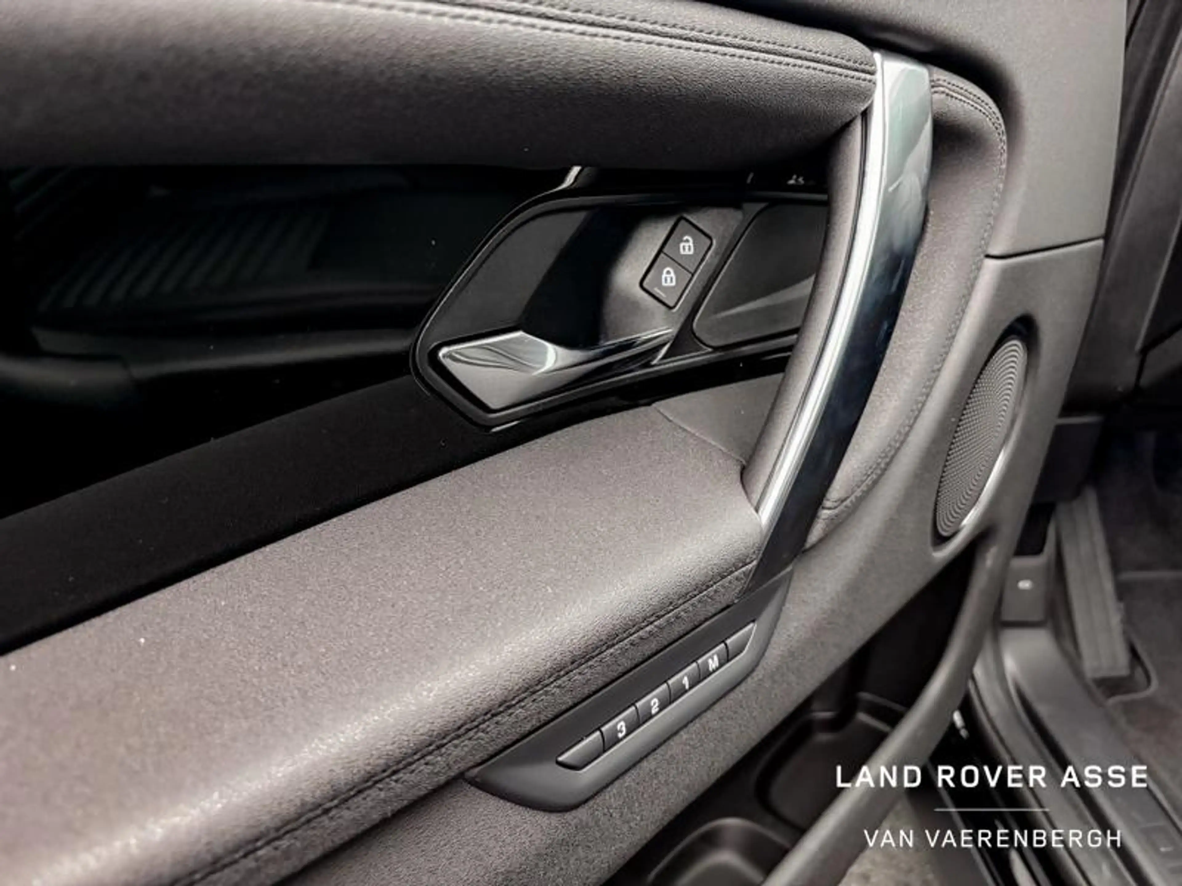Land Rover Discovery Sport P270e S AWD — photo 12