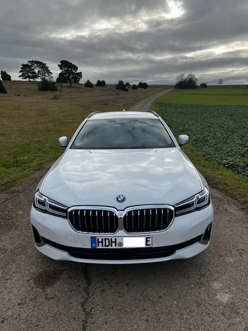 BMW 530 e, Luxury,Laser,HuD,AHK,ACC,Garantie,Winterräder Weiß - 2