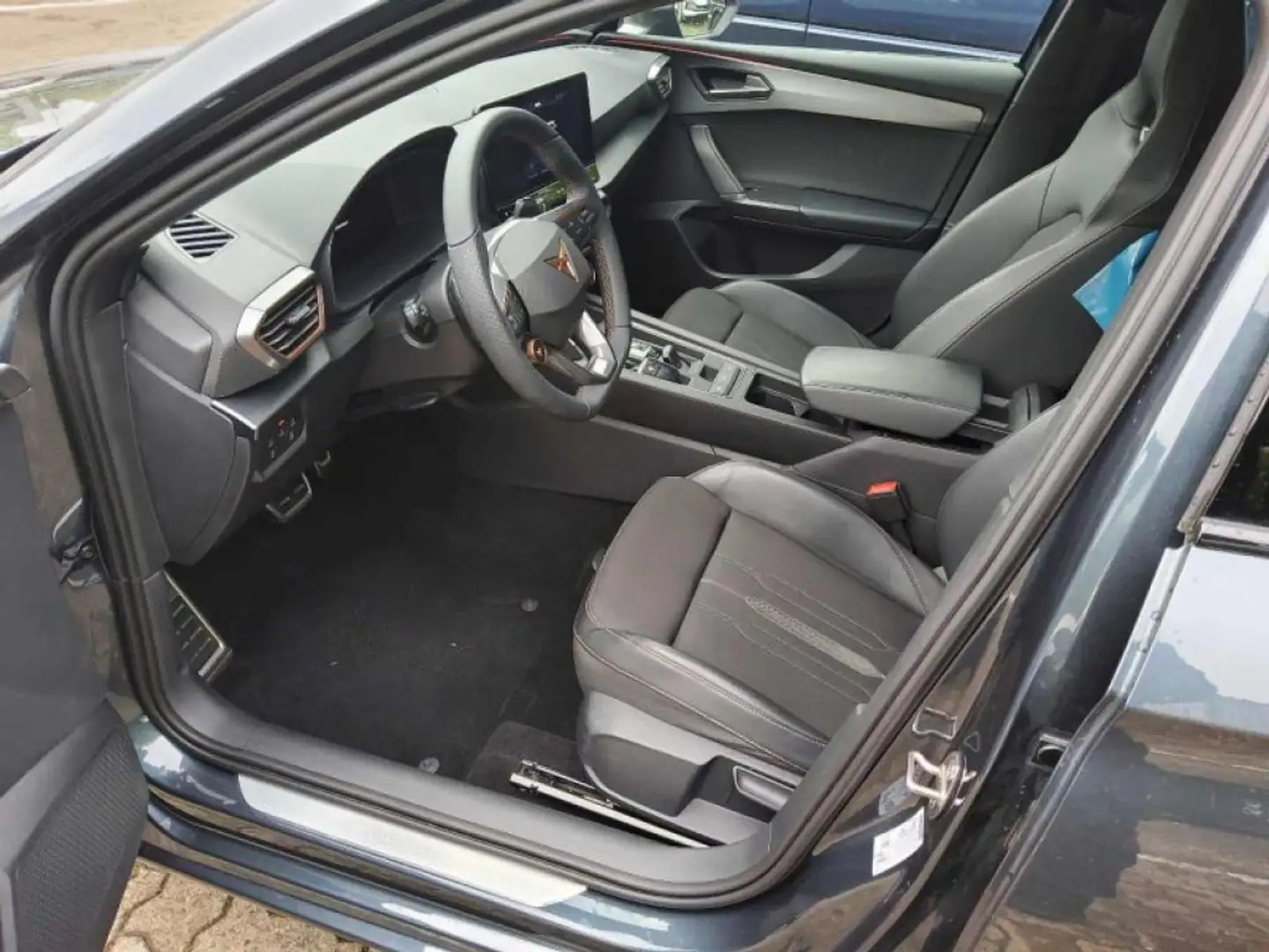 CUPRA Leon Sportstourer 2.0 TSI 4Drive DSG VZ - 2