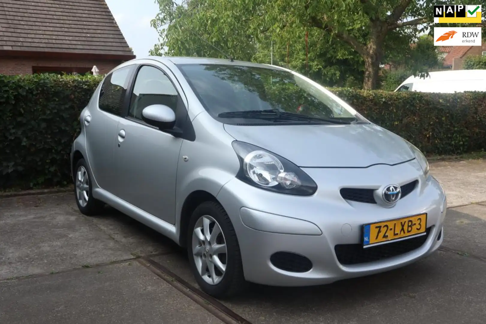 Toyota Aygo 116DKM | ZUINIG | ELEK-RAMEN | 5DRS |DEALER ONDERH Gris - 1