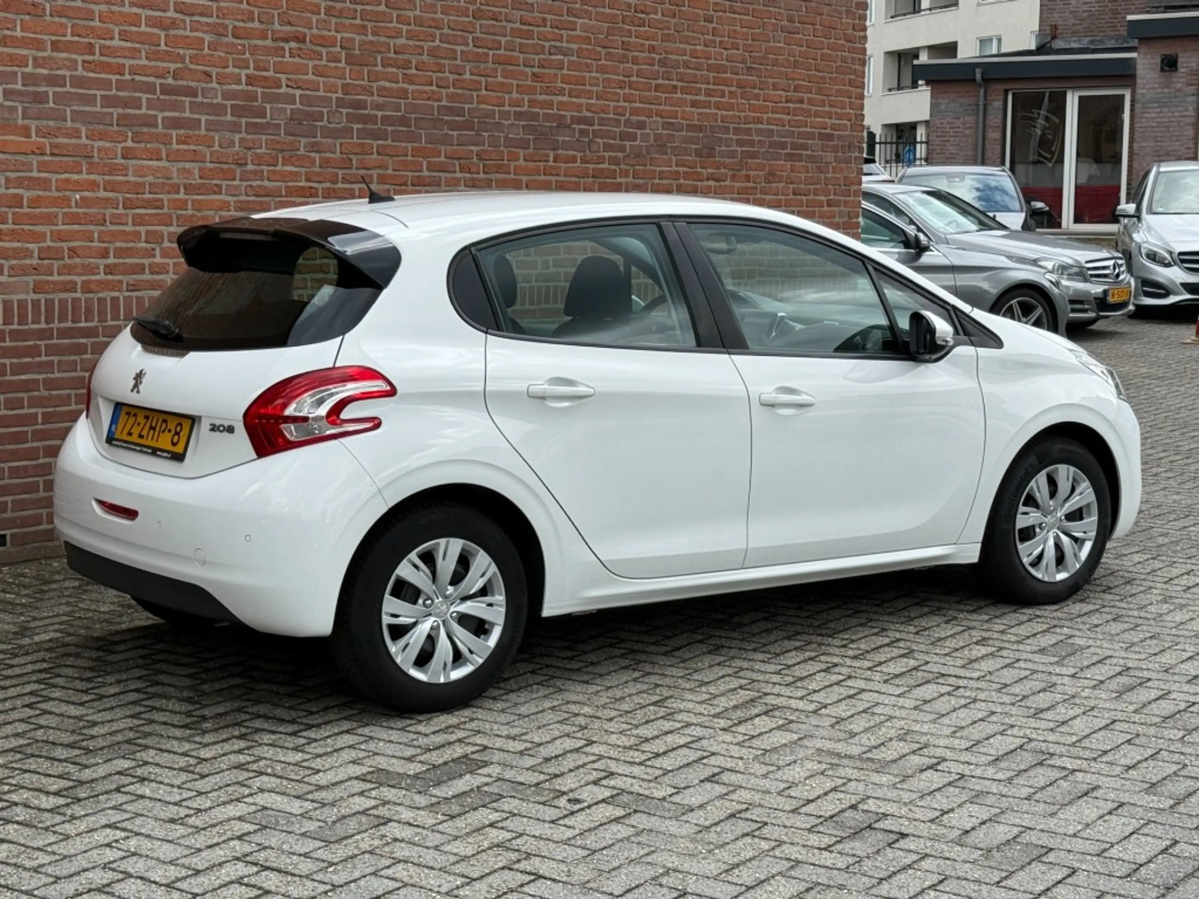 Peugeot 208 1.2 VTI ENVY — photo 2