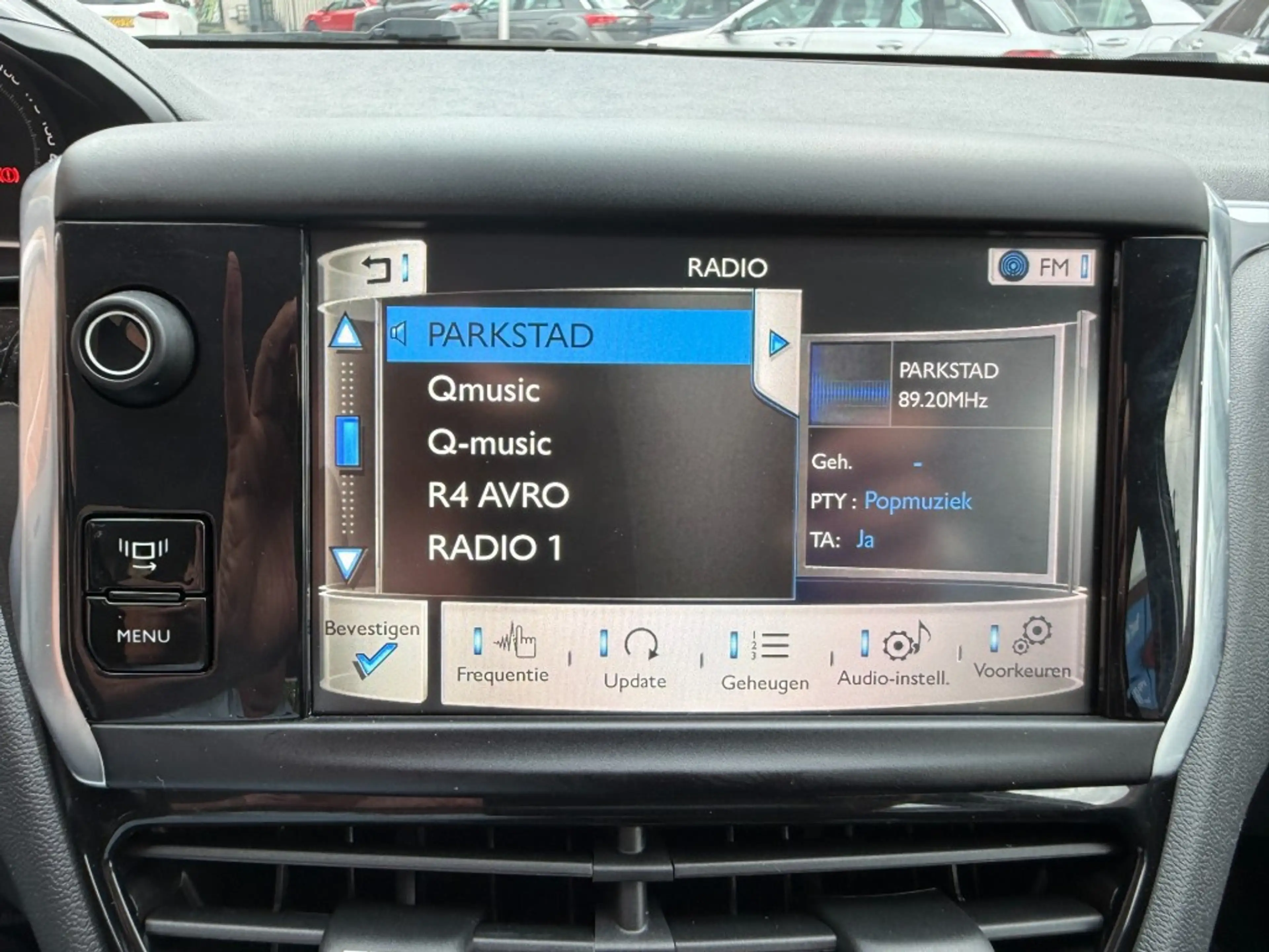 Peugeot 208 1.2 VTI ENVY — photo 10