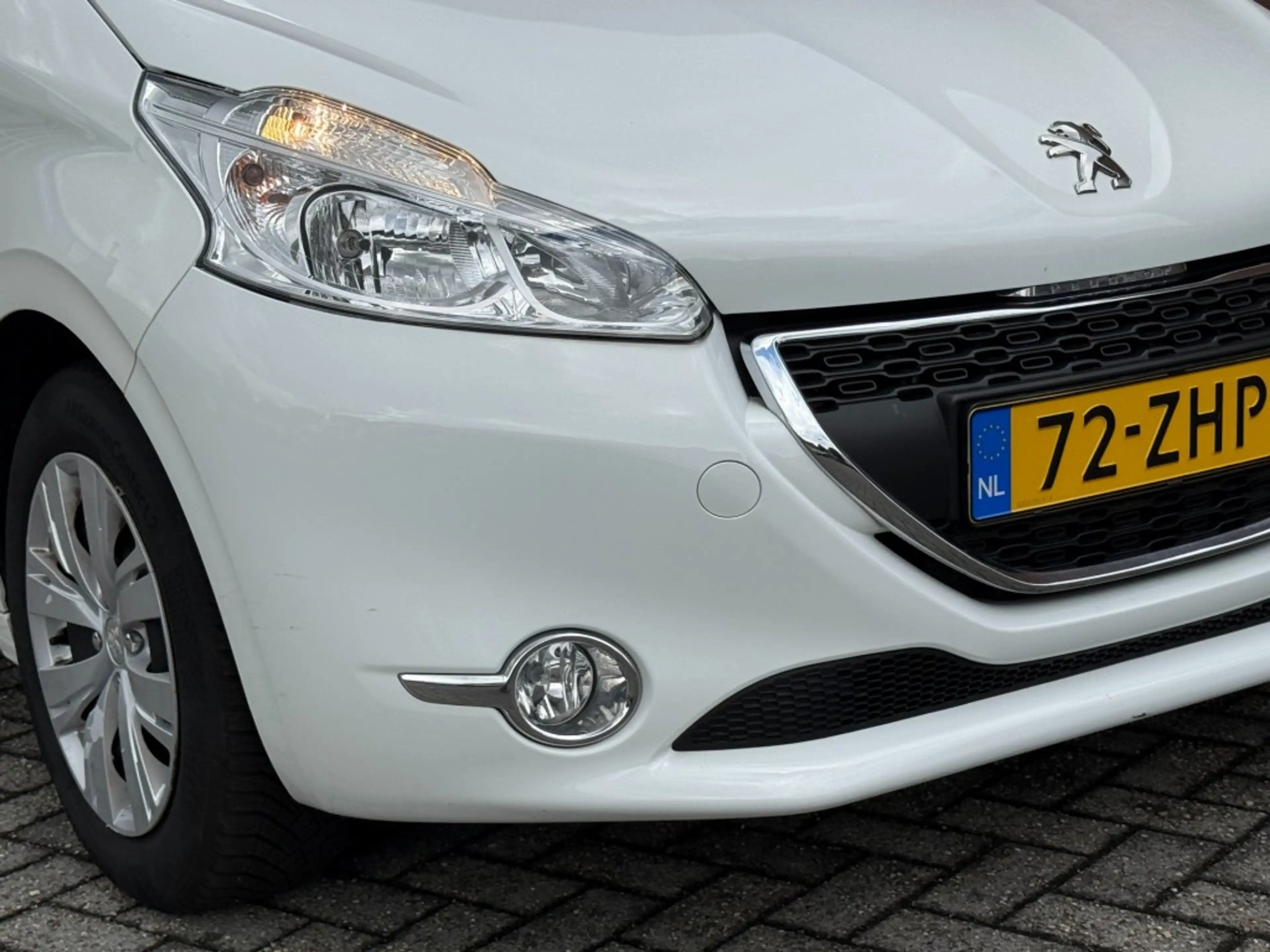 Peugeot 208 1.2 VTI ENVY — photo 14