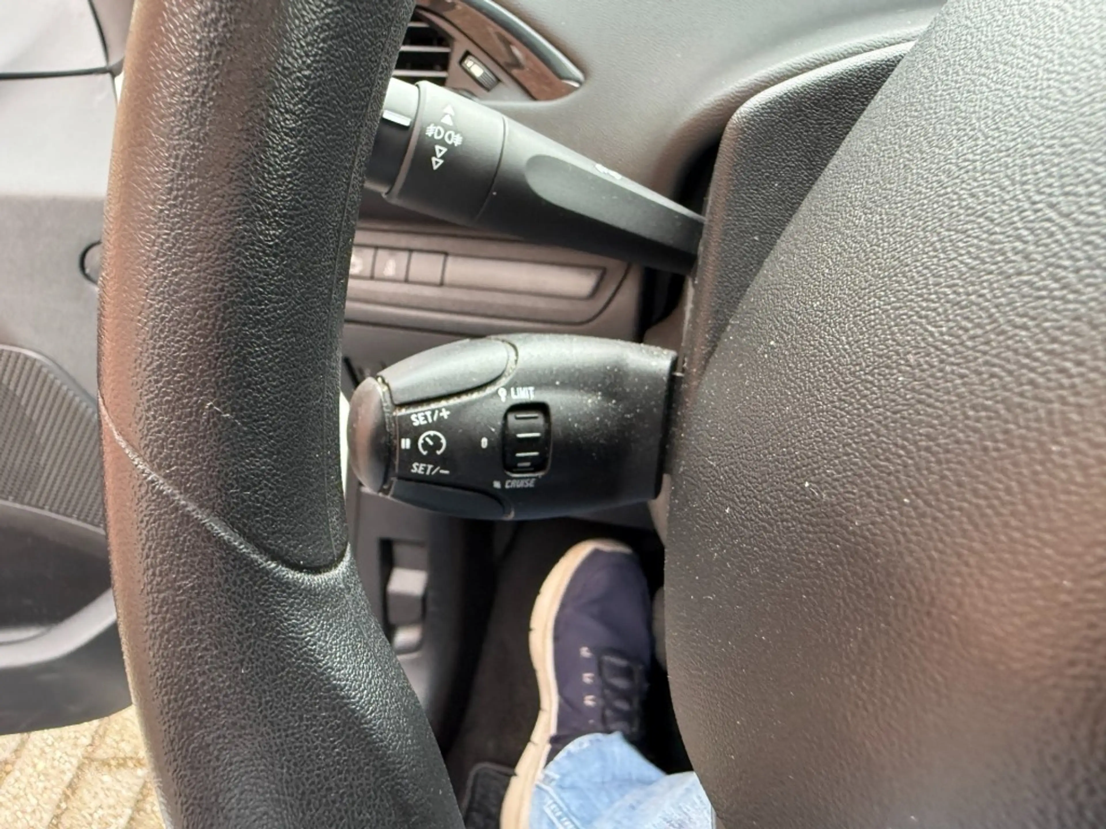Peugeot 208 1.2 VTI ENVY — photo 13