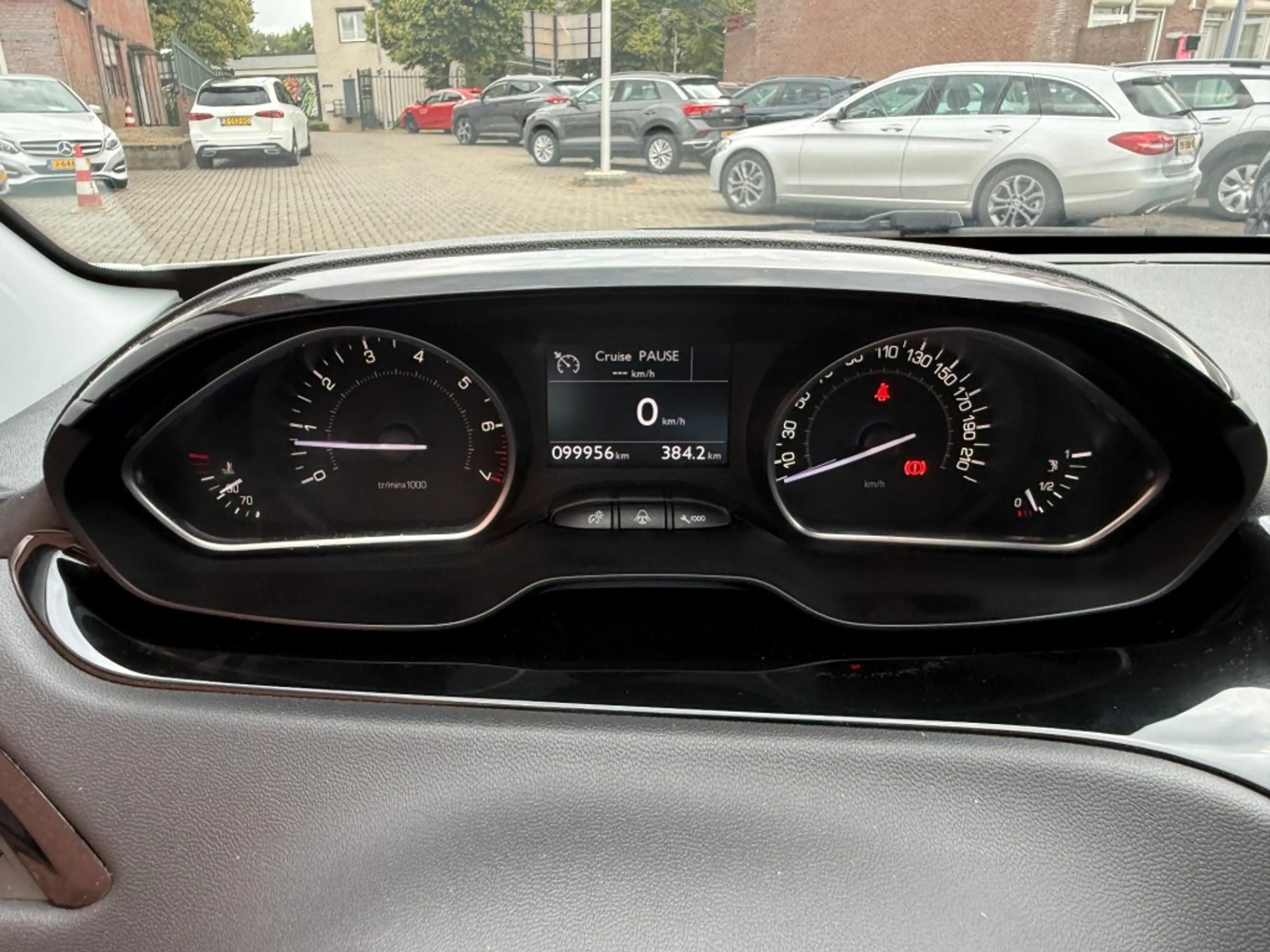 Peugeot 208 1.2 VTI ENVY — photo 8
