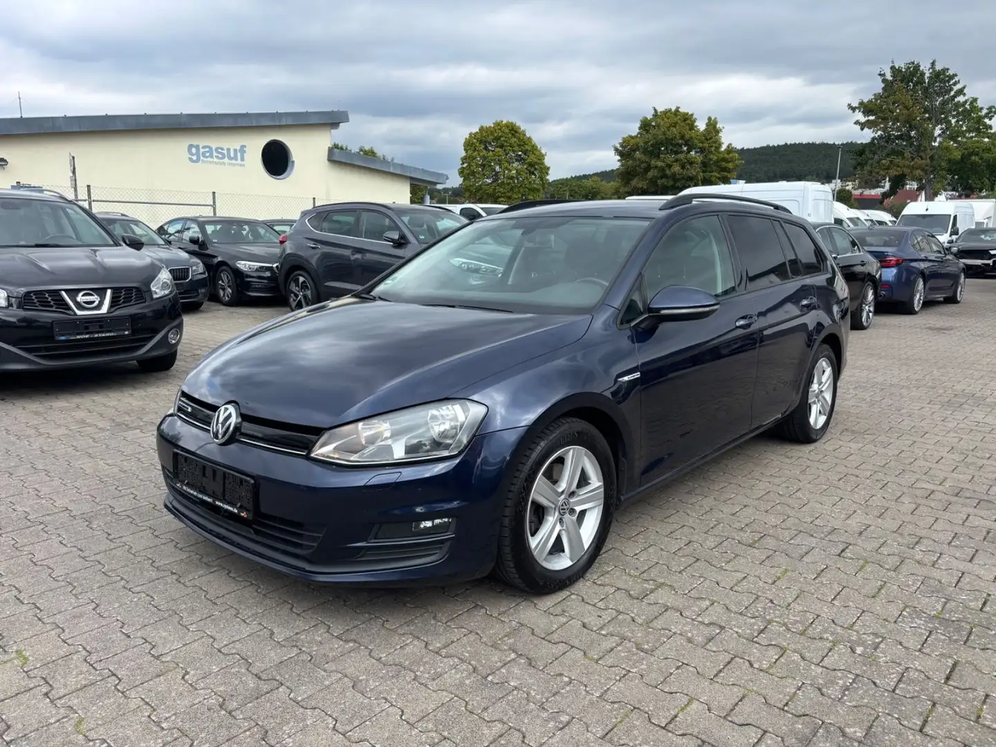 Volkswagen Golf 1.6 TDI VII Variant Trendline Blau - 1