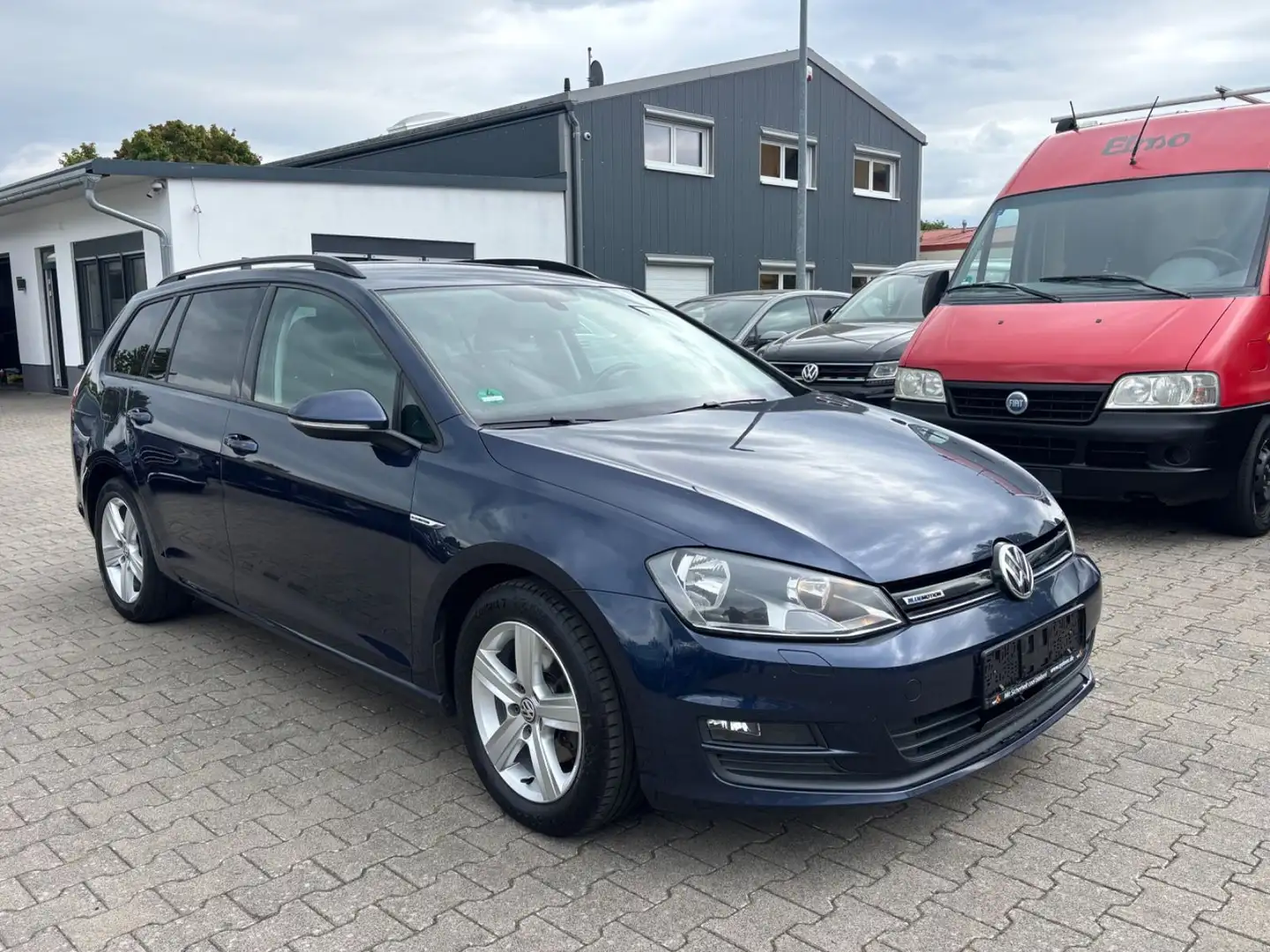 Volkswagen Golf 1.6 TDI VII Variant Trendline Blau - 2